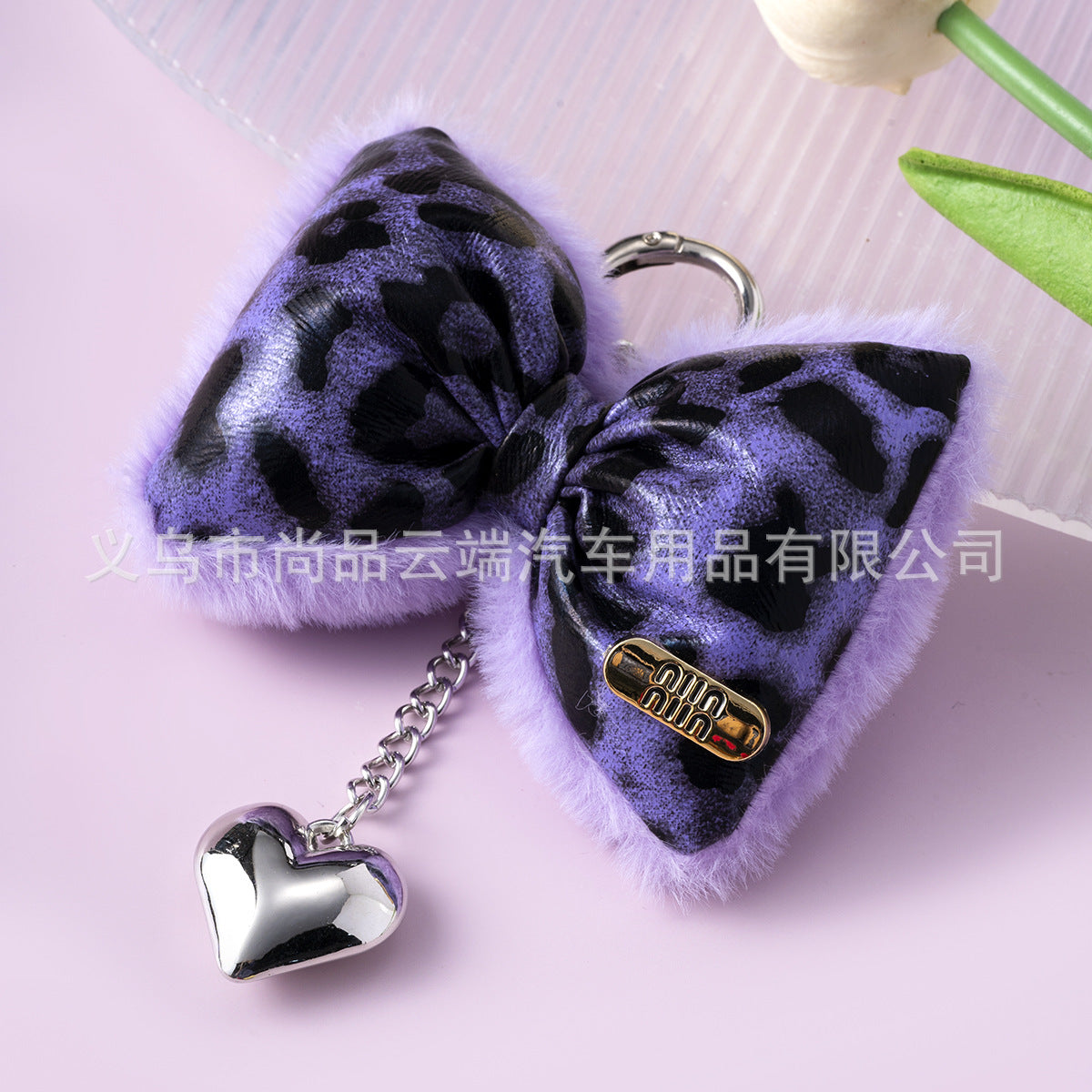 Wholesale ins light luxury leopard leather cotton-filled bow heart keychain niche design hot girl sweet cool mobile phone chain