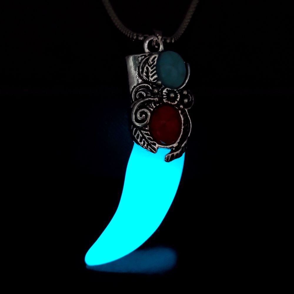 Wholesale  Turquoise Luminous Wolf Tooth Stainless Steel Chain Men' s  Pendant