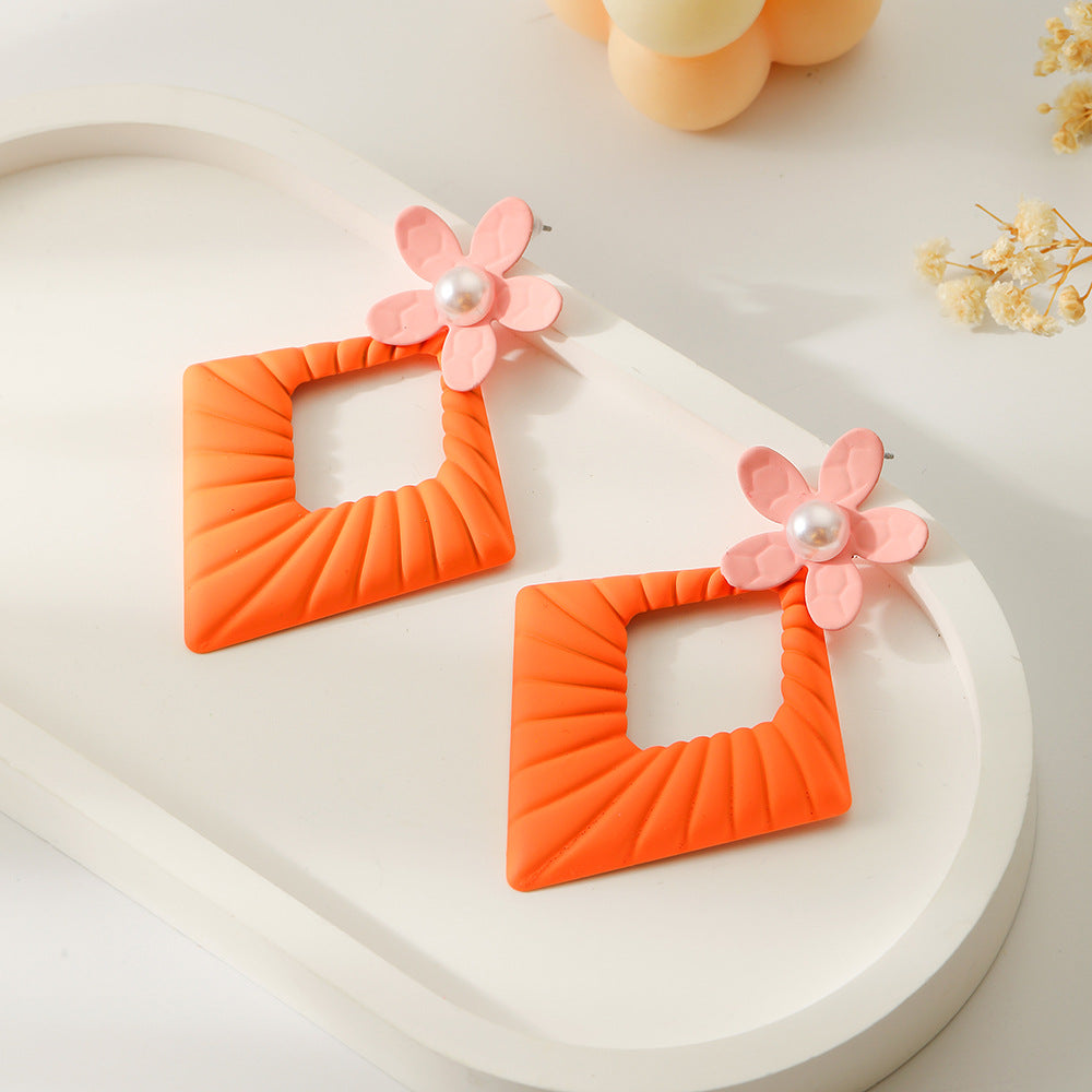 Wholesale Color Spray Paint Flower Pearl Rhombus Metal Earrings