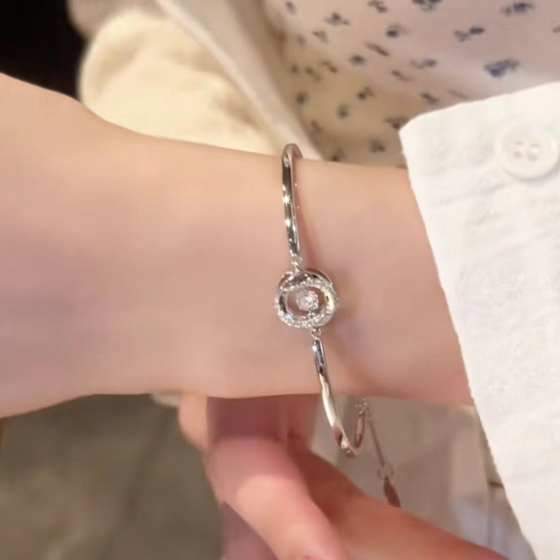 Wholesale Mobius three-second heart bracelet