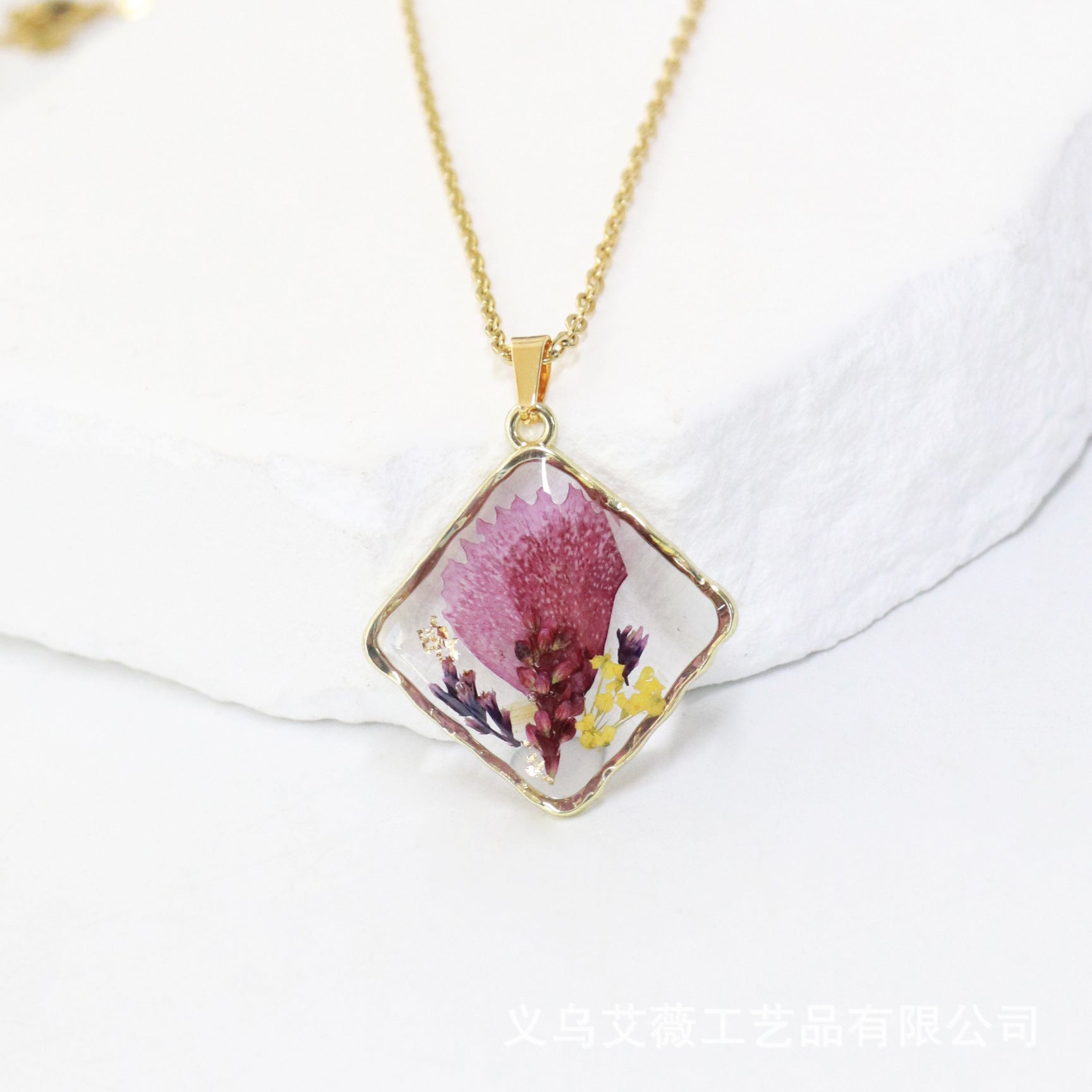 Wholesale 6pcs Natural Plant Specimen Real Flower Resin Dripping Glue Necklace