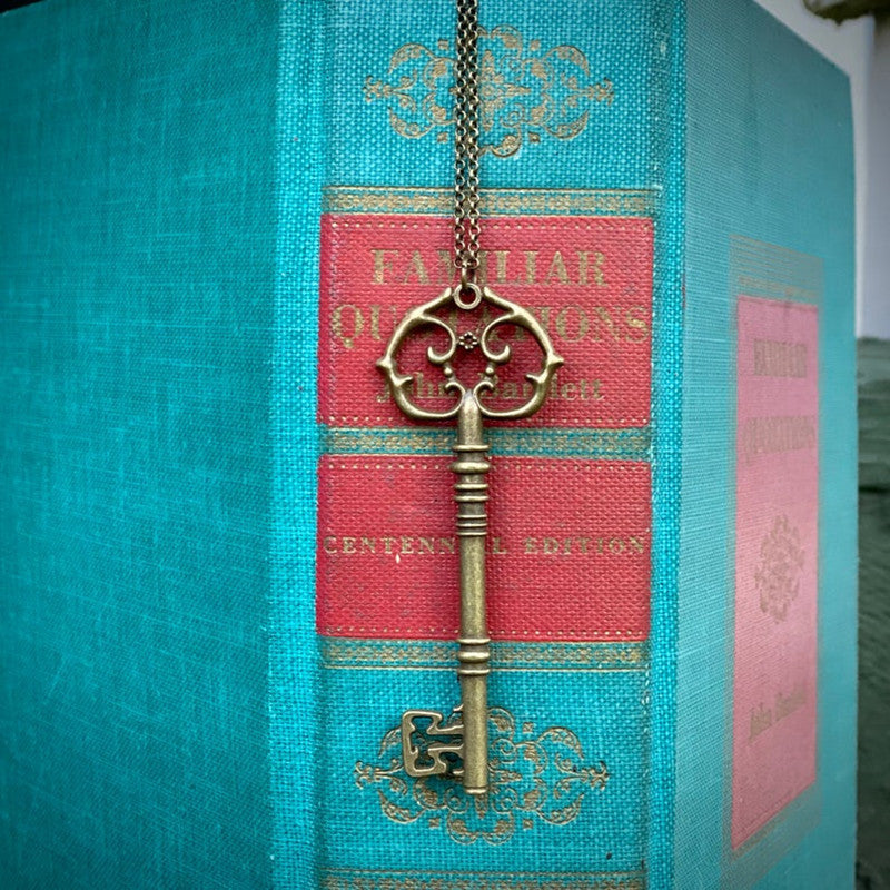 Wholesale Hot New Fashion Necklace Retro Key Pendant Short Long