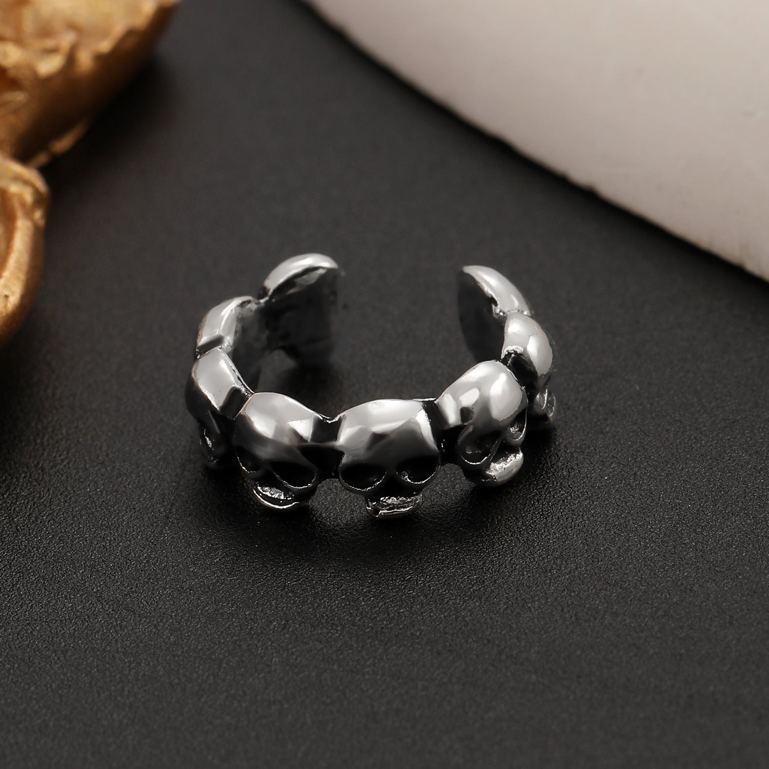 Wholesale Stylish Punk Skull Spine Ear Cuff Clip Women S Copper Electroplated Earring No Piercing Jewelry Accessory For Boutique Resale