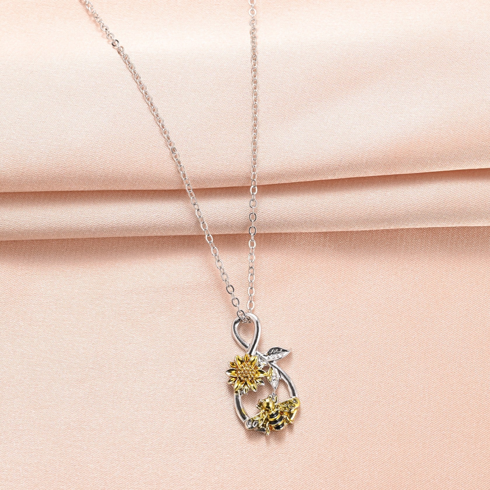 Wholesale Elegant and versatile bee sunflower pendant necklace