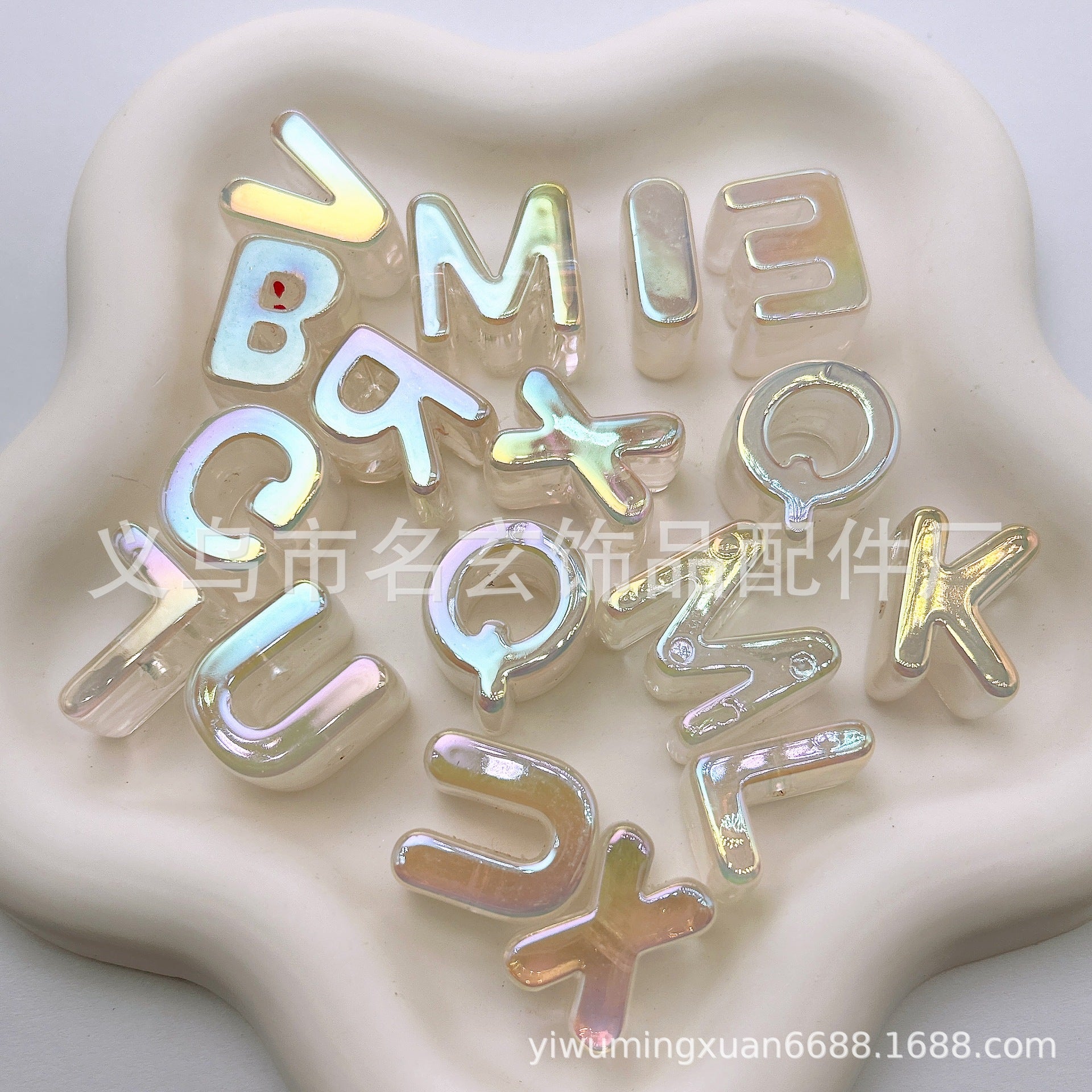 Wholesale Random 200pcs/pack Acrylic High Transparent Cloud Letter Beads