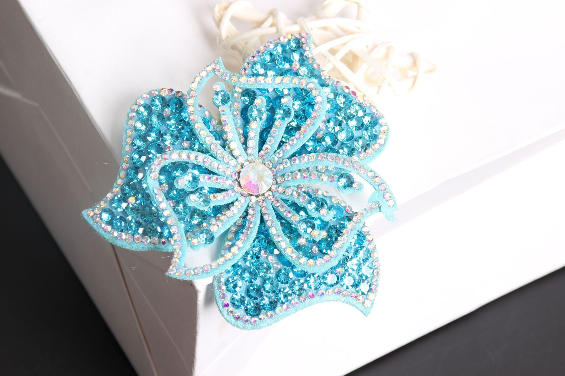 Wholesale 10pcs Rhinestone sequin floral embroidery DIY Patches
