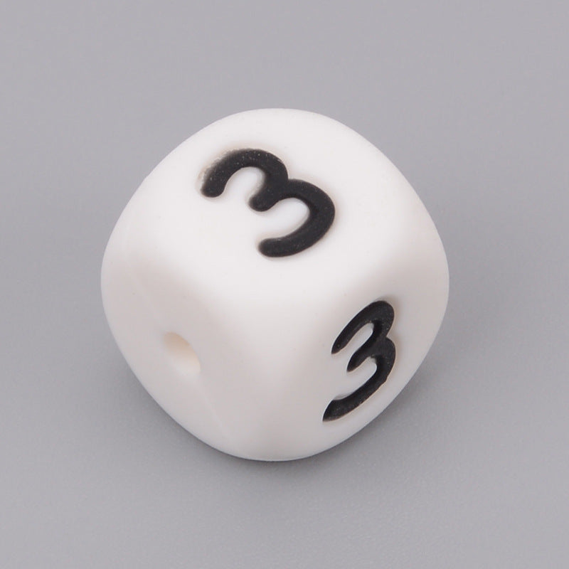 Letras rusas de silicona de 50 piezas al por mayor cuentas dispersas