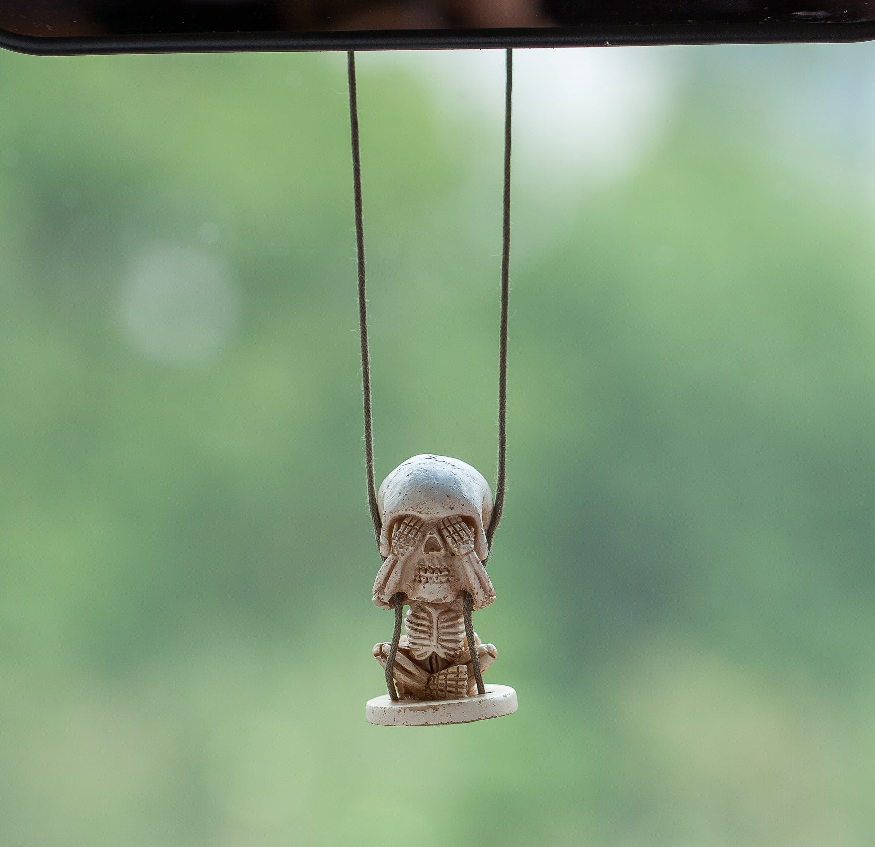 Wholesale of Halloween Resin Swing Skeleton Car Pendants