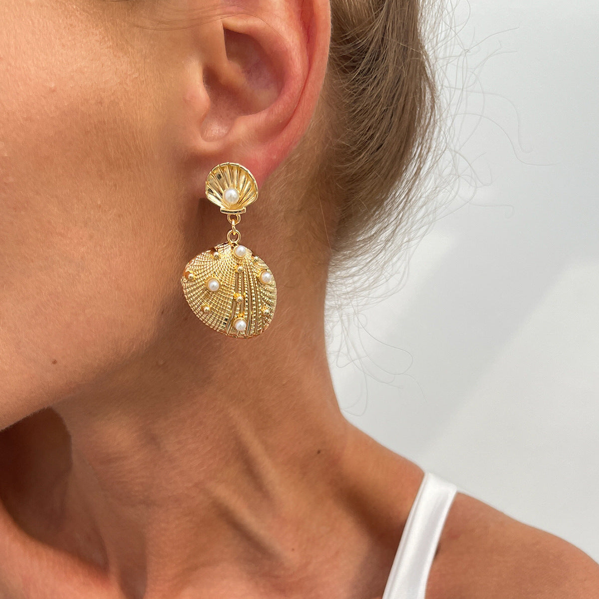 Wholesale Exaggerated conch and starfish earrings