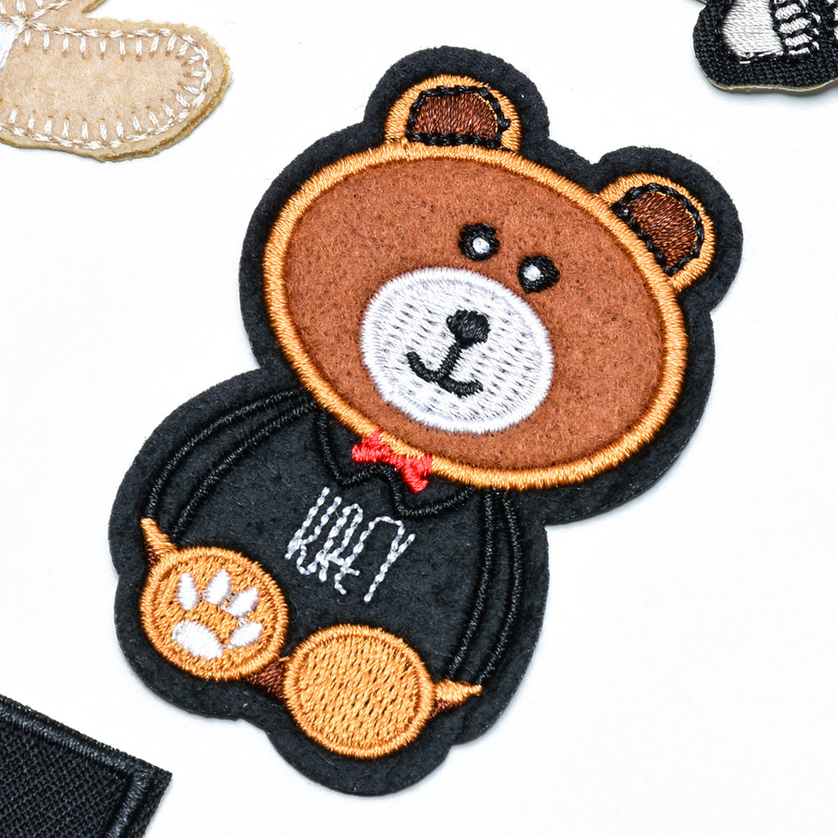 Wholesale Cartoon Bear Embroidered Cloth Patches Iron On Sewing Applique Decorative Clothing Accessory