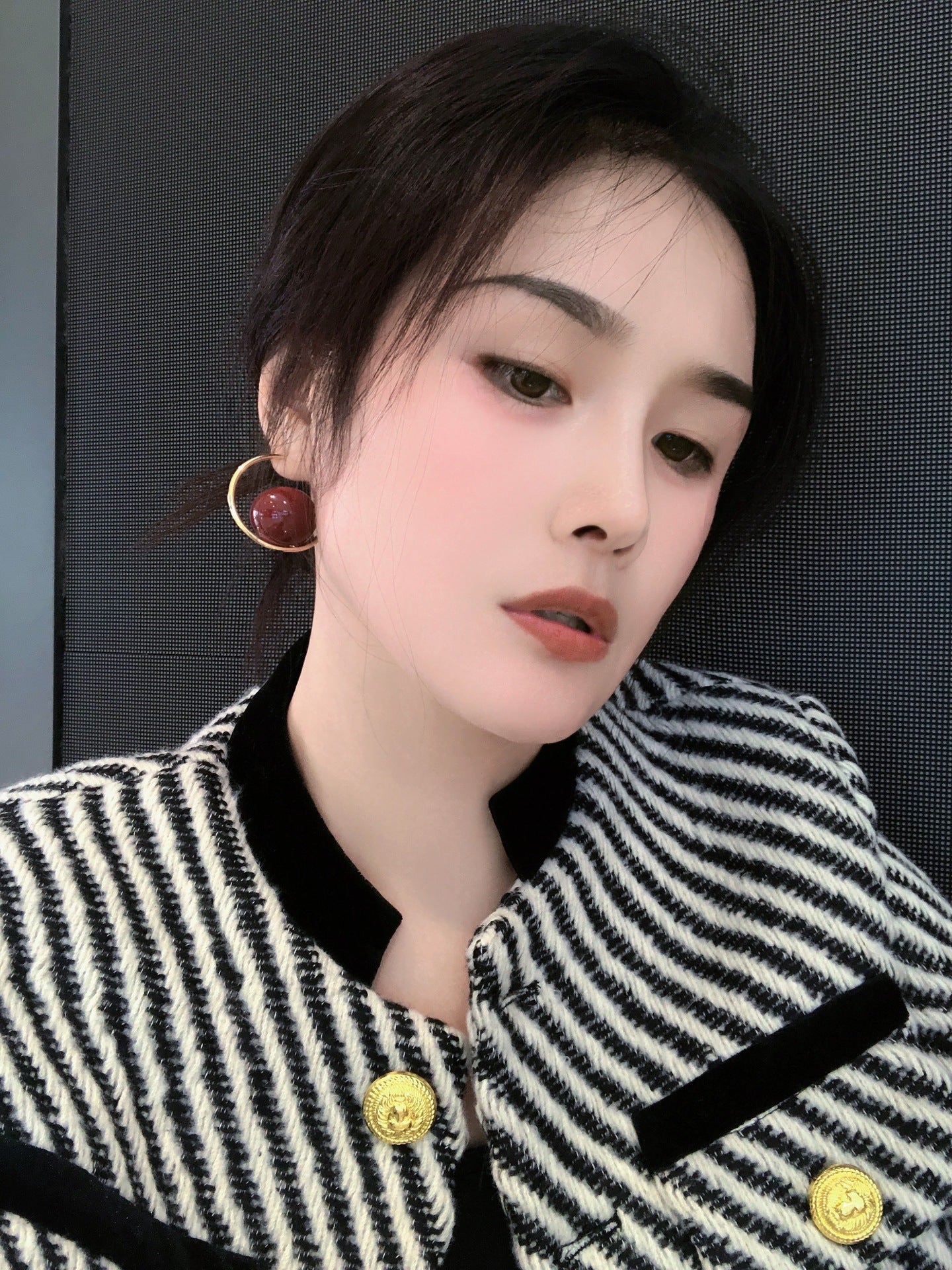 Wholesale Silver Needle 18K Gold 22MM Lacquered Large Pearl C-shaped Large Earrings