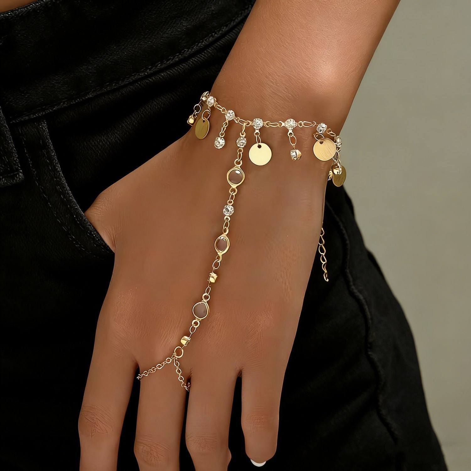 Wholesale Sequin Tassel Rhinestone Finger Chain Hand Jewelry For Women Stylish Everyday Fashion Accessory
