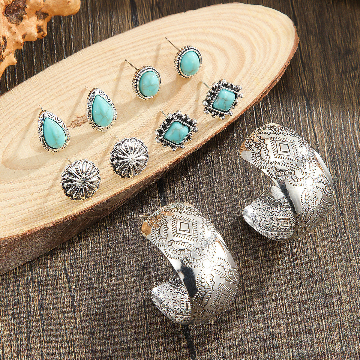 Wholesale Retro Flower Design Zinc Alloy Women S Earrings Fashion Jewelry Accessory Boutique Resale