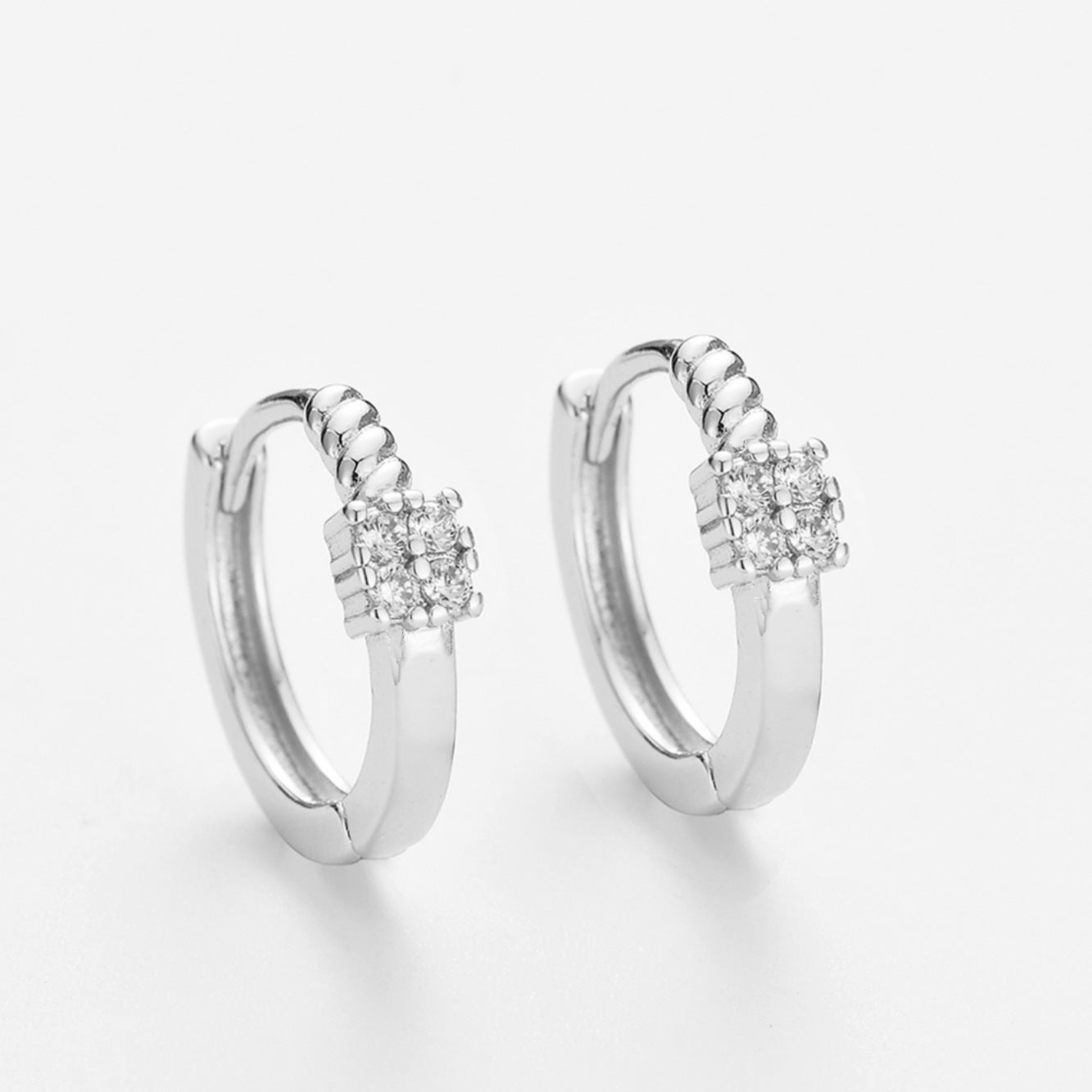 Wholesale Diamond-studded geometric twist earrings,  unique and elegant women' s ear cuffs