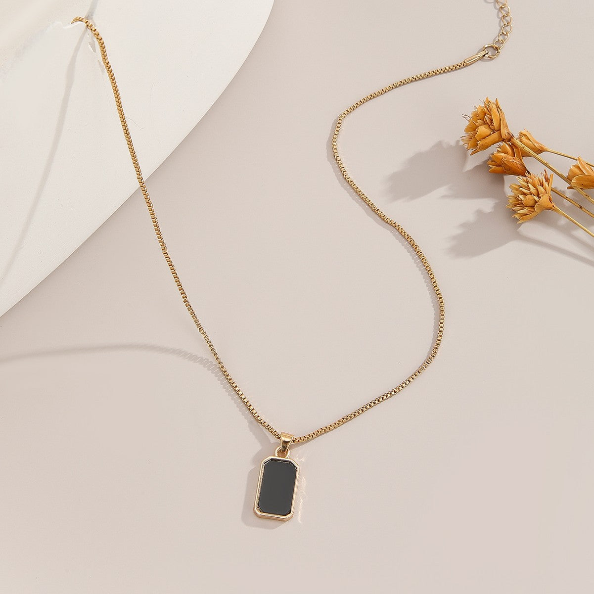 Wholesale Black rectangular necklace for women clavicle