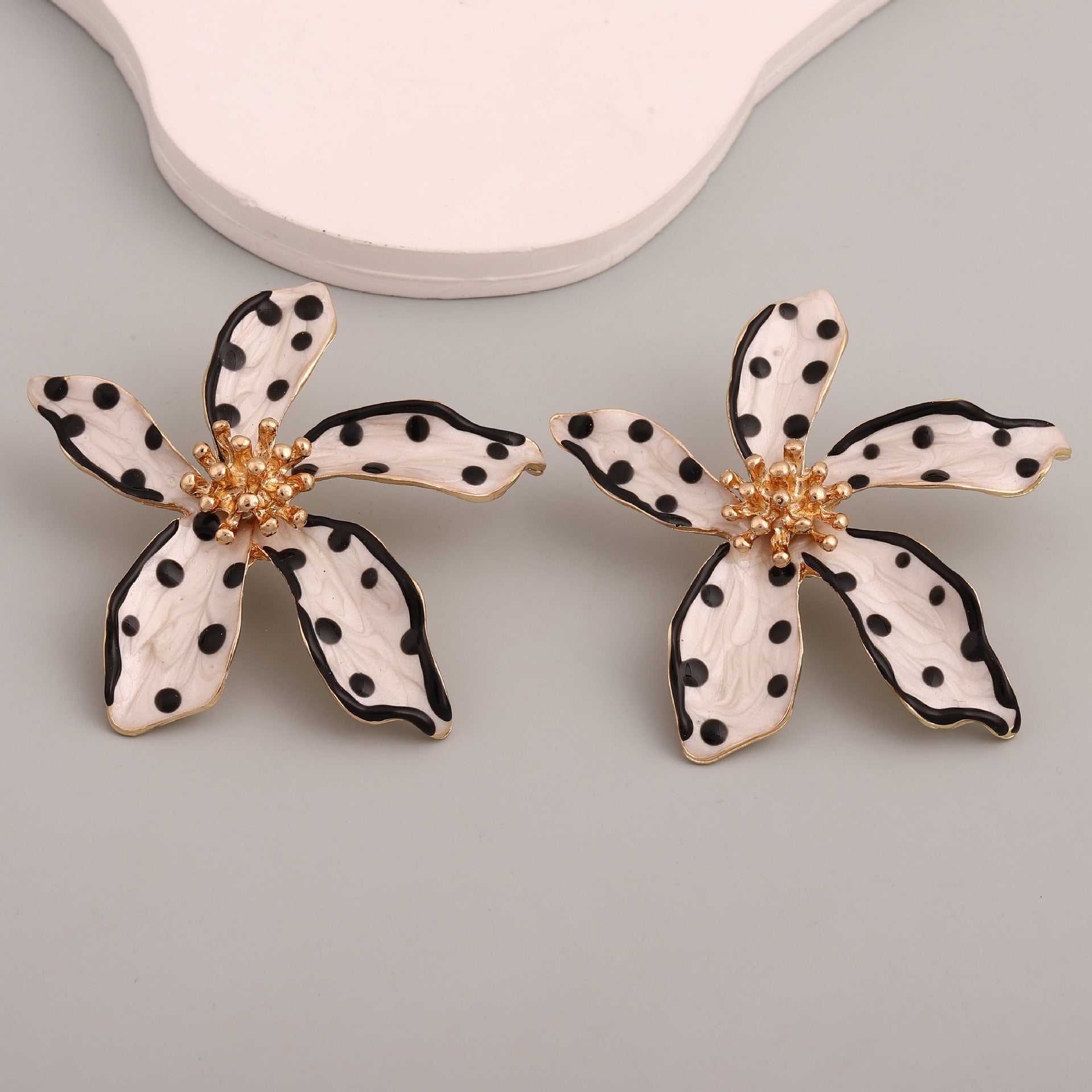 Wholesale Creative oil-drop flower earrings exaggerated polka dot alloy earrings