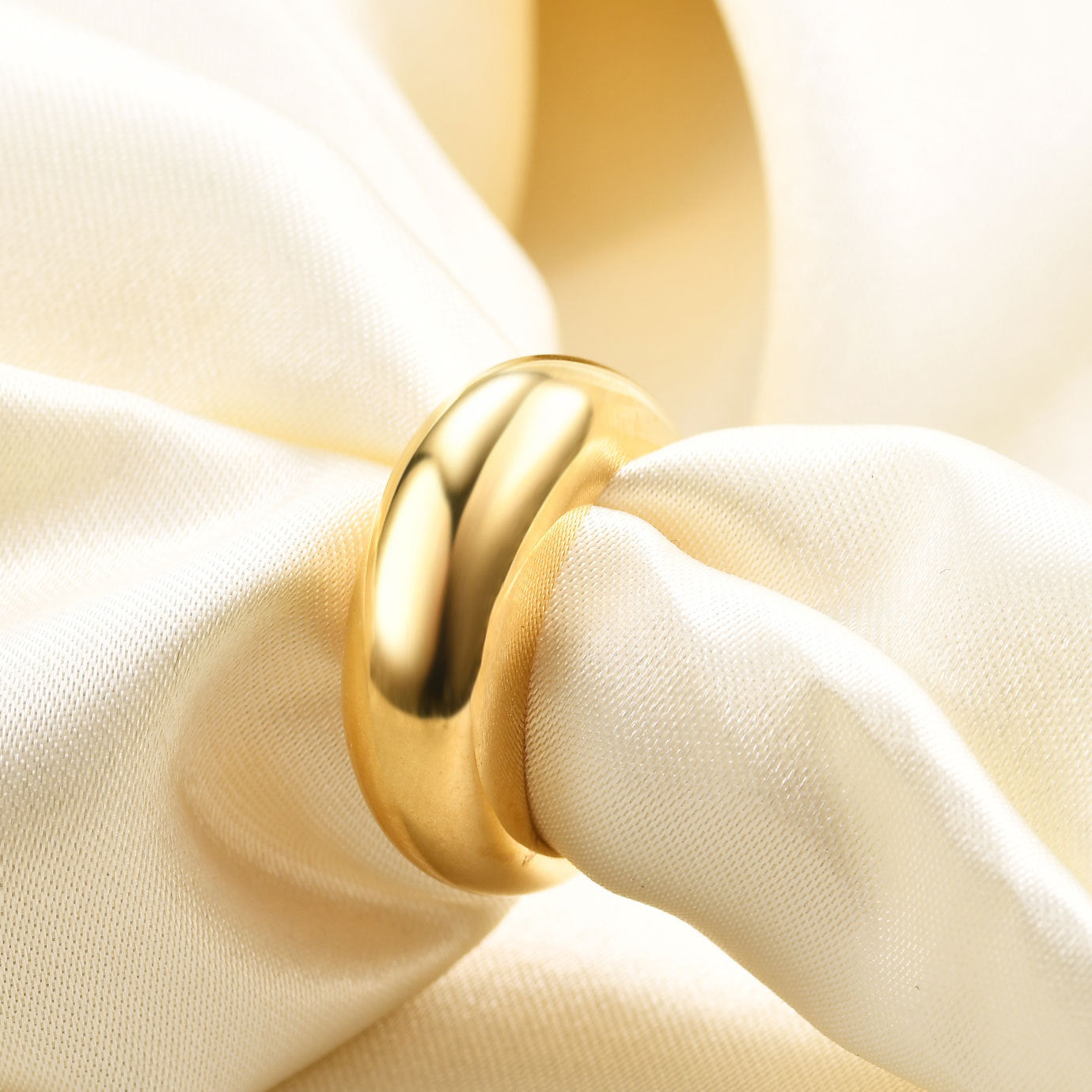 Wholesale Elliptical Smooth Circular Curved 18K Gold Stainless Steel Titanium Steel Rings