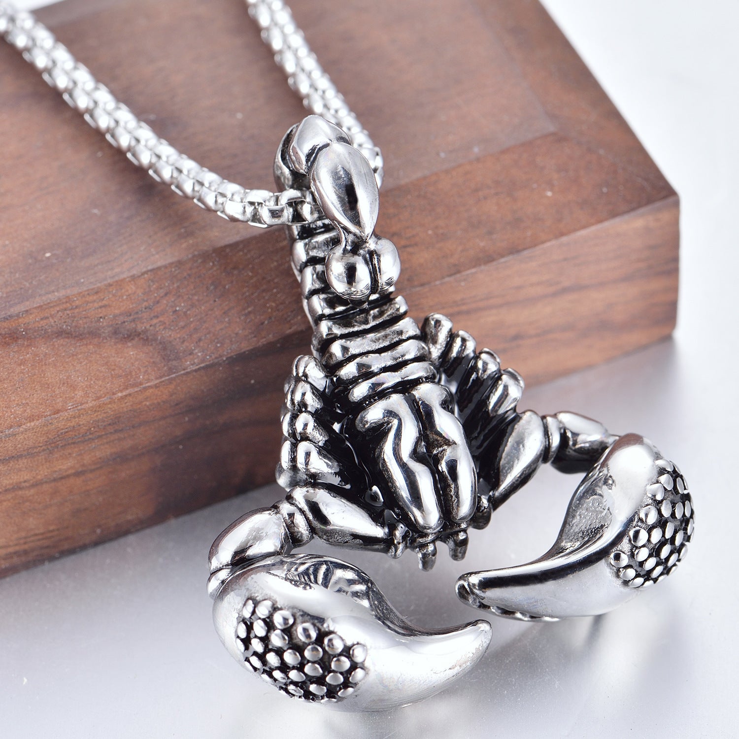Wholesale Street hip hop retro men's stainless steel fish necklace