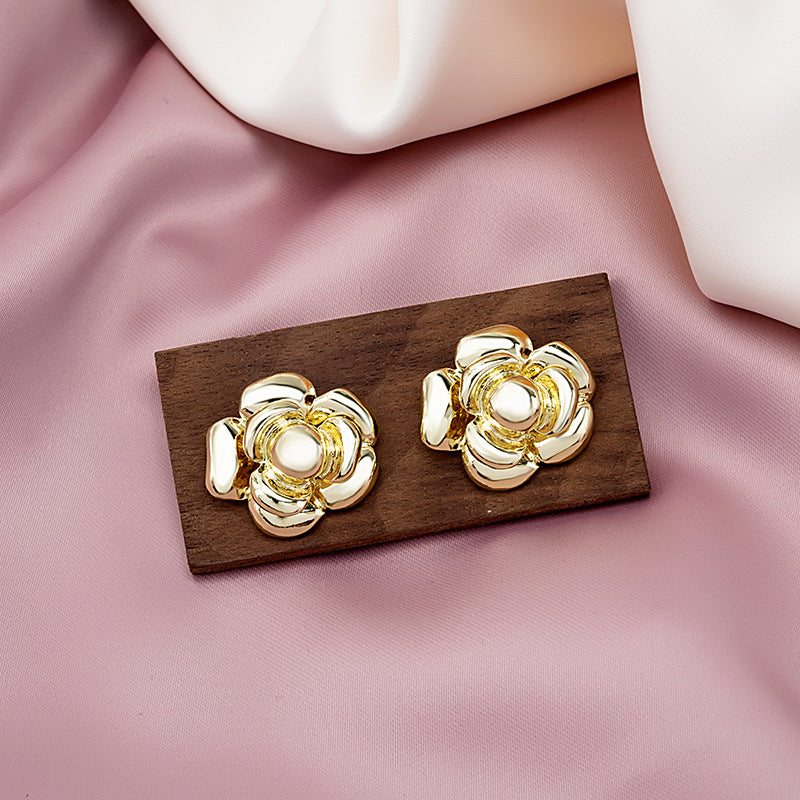 Wholesale ins personality retro French flower heart earrings