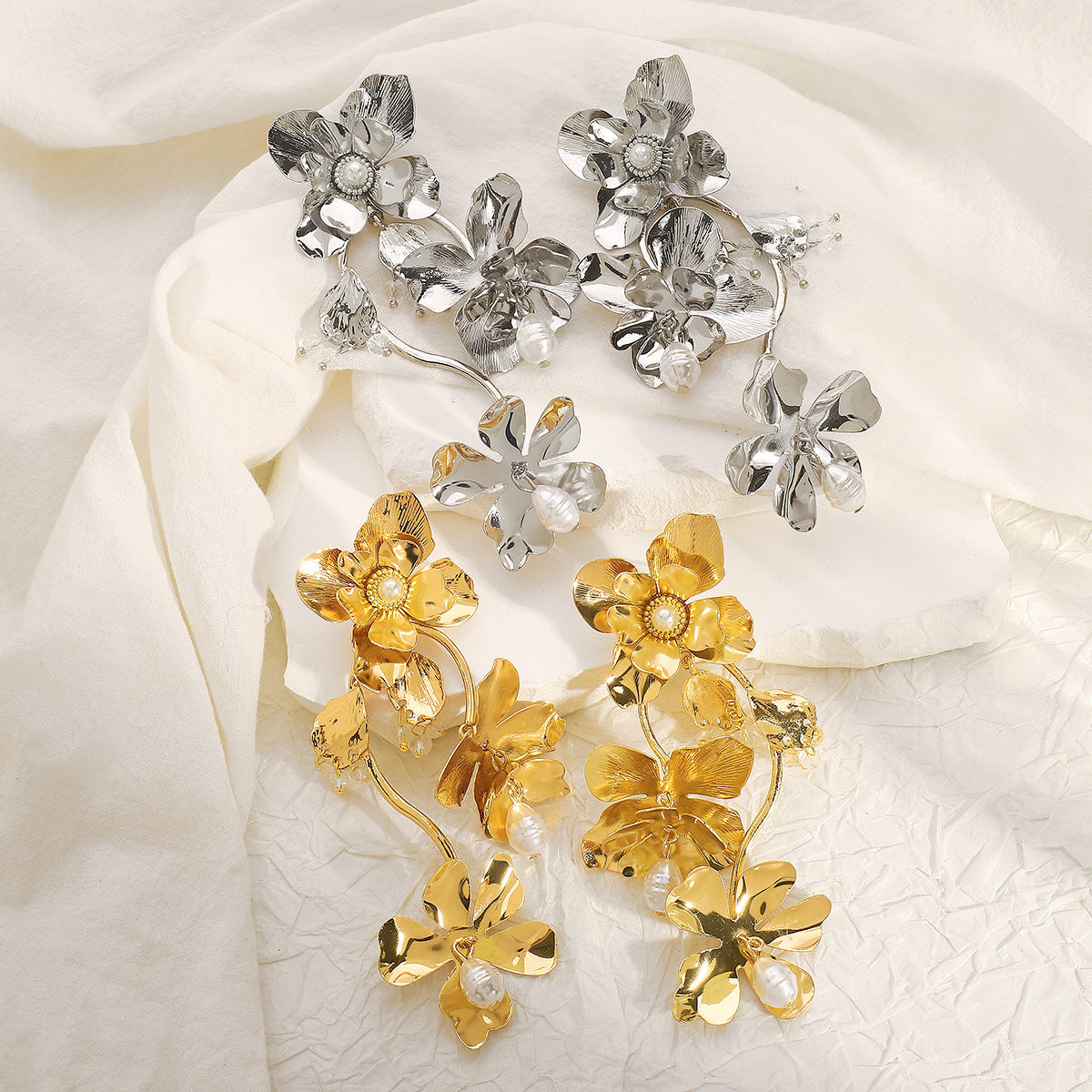 Wholesale Metal Everlasting Flower Retro Exaggerated Alloy Inlaid Pearl Earrings