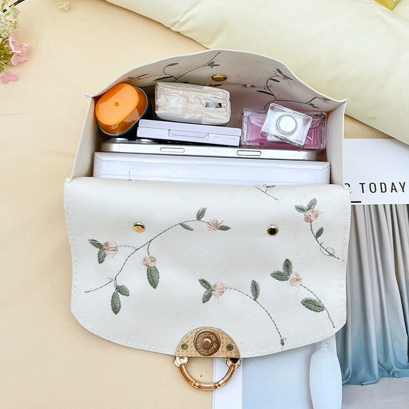 Wholesale bag with embroidered pearls and magnetic buckle chain