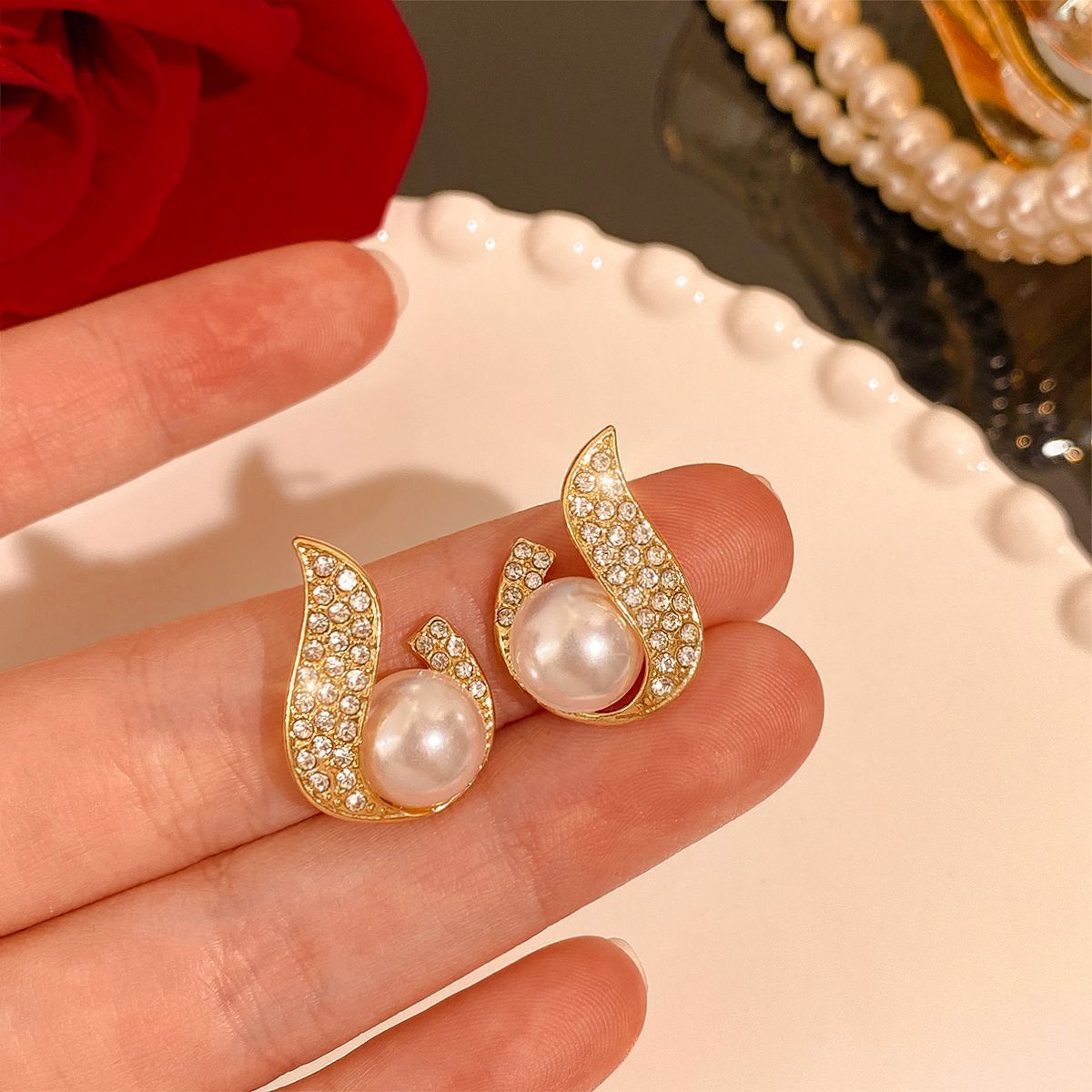 Wholesale s925 silver needle niche high-end female temperament earrings