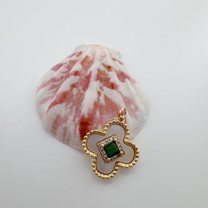 Wholesale 18K Gold Plated Copper Natural White Abalone Butterfly Four Leaf Flower Vintage Oval Pendant