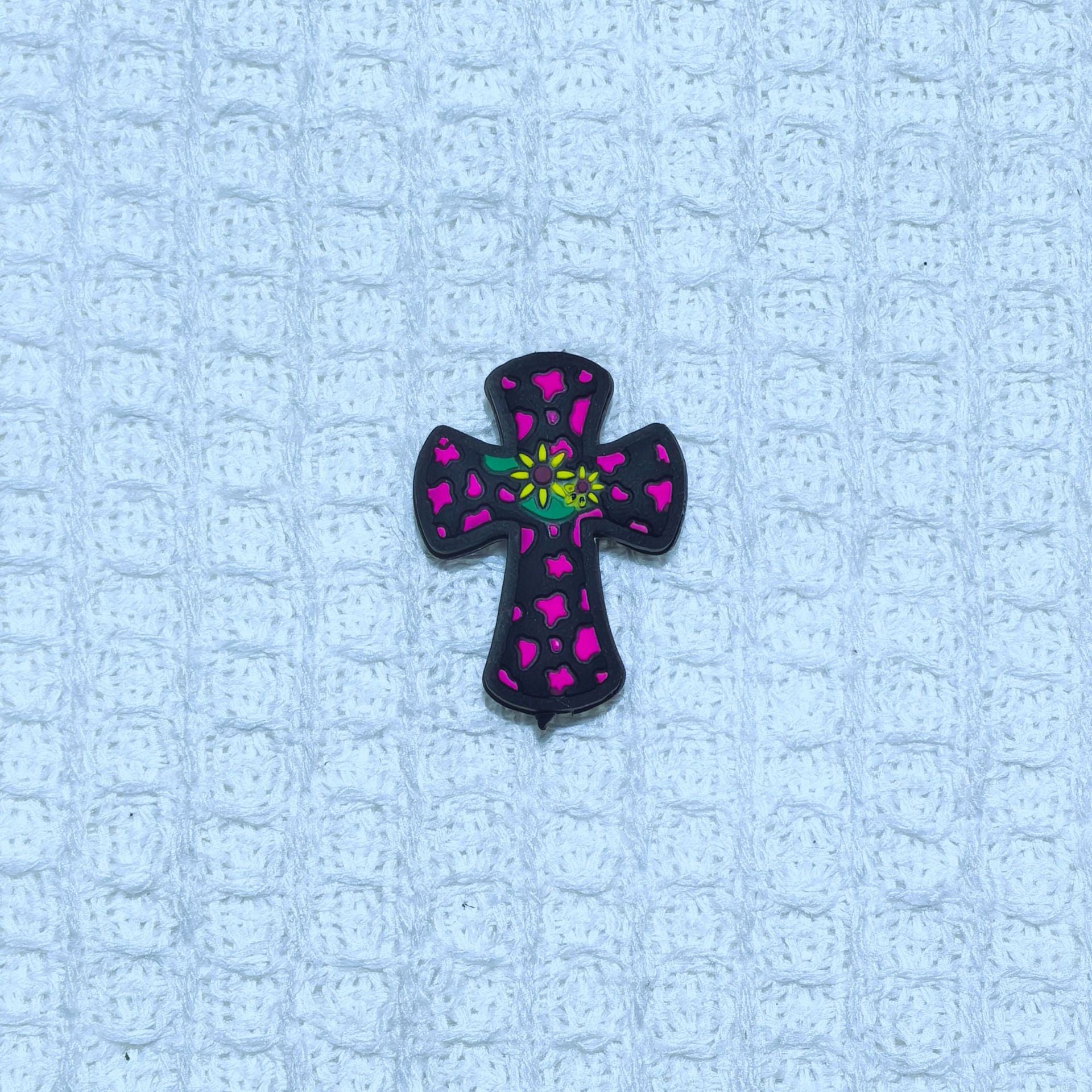 Wholesale  Random 100pcs  cross variety series silicone cartoon beads Focal Beads