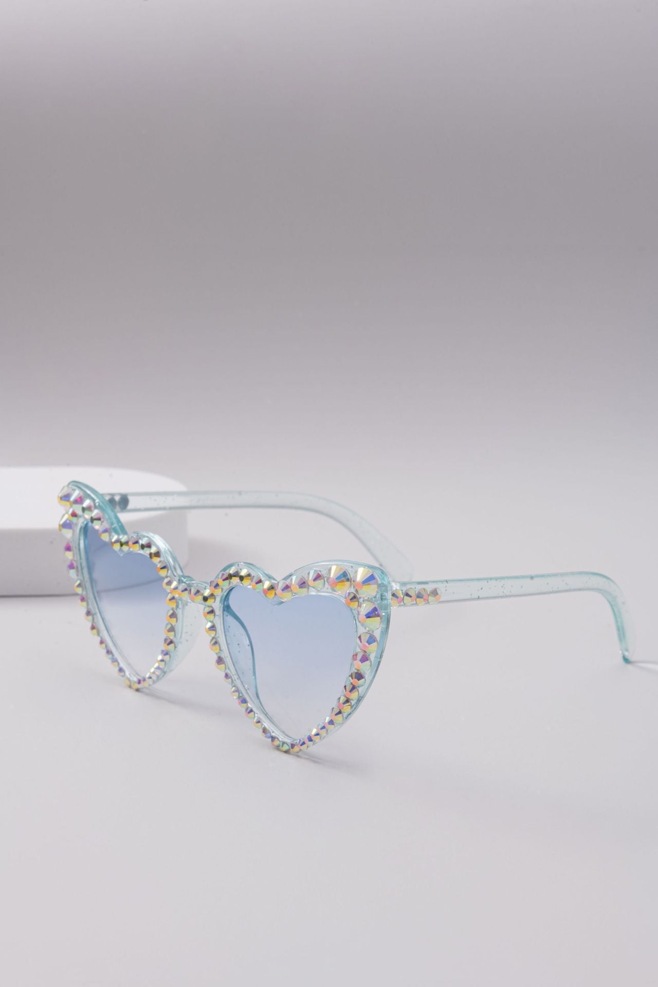 Wholesale Heart-shaped diamond sunglasses, dot diamond handmade glasses 2024 new style women's cute cat-eye