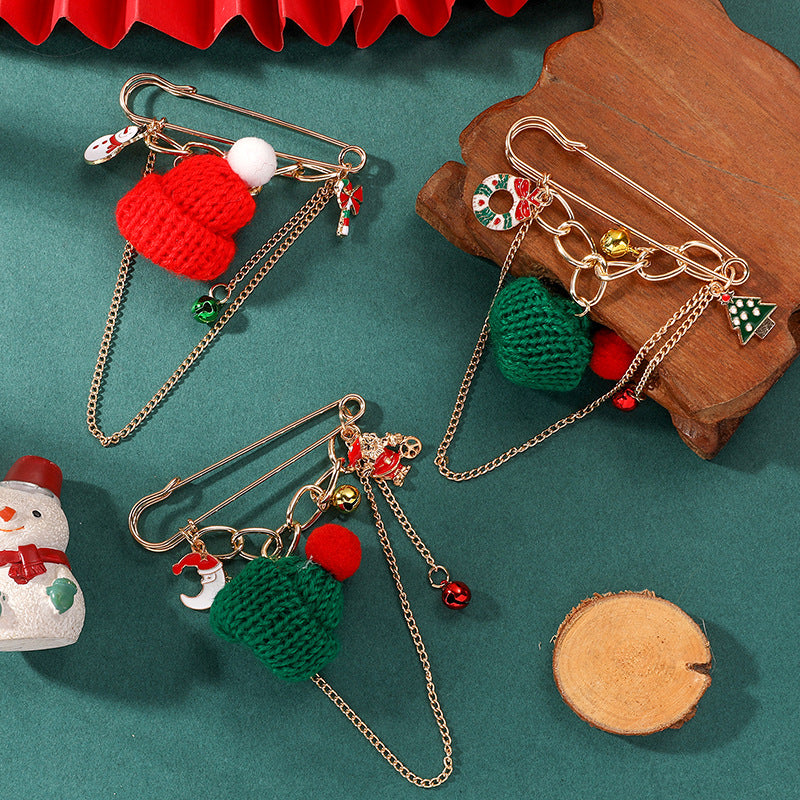Wholesale Christmas Couple Sweater Brooch Pin With Snowman Bell And Snowflake Green Hat Design Alloy Fashion Accessory For Gift Resale