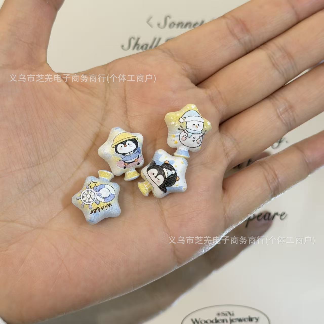 Wholesale 10pcs relief cat penguin pentagram balloons Acrylic Beads