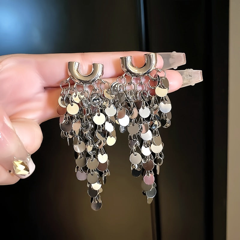 Wholesale Metal tassel sequins fashionable high-end cool style Earrings