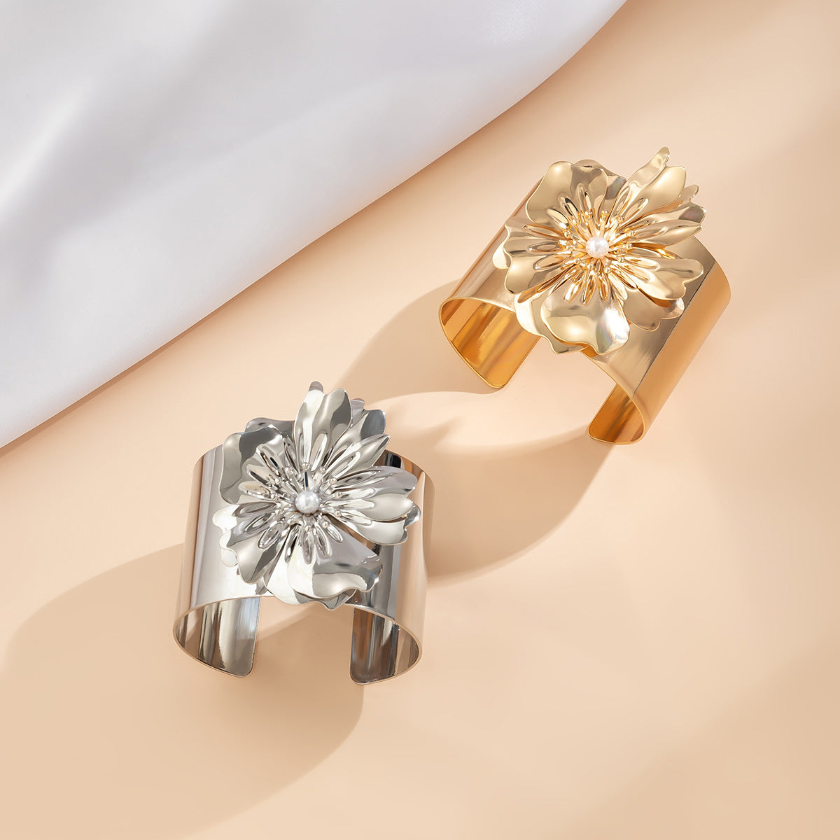 Wholesale Pearl Flower Open Bracelet