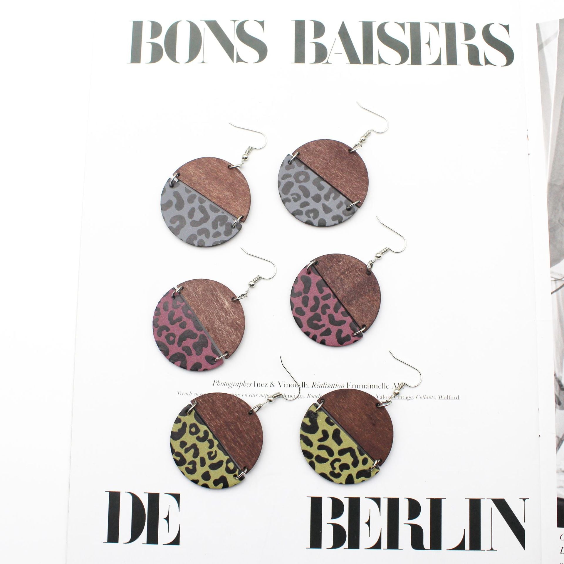 Wholesale Alloy Wood Board Reflective Leather Leopard Print Earrings