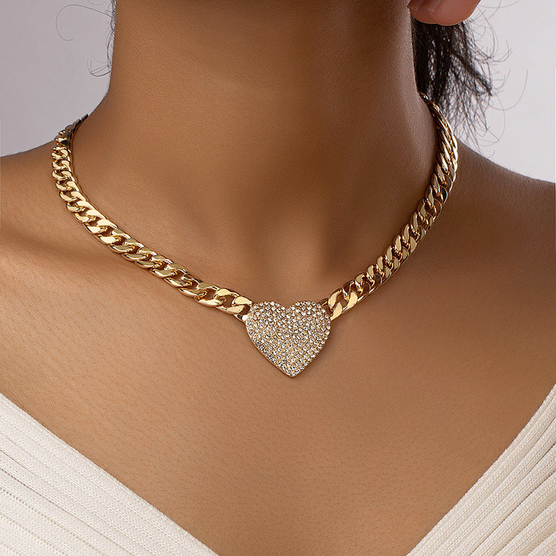 Wholesale Alloy Electroplated Golden Heart Pendant Necklace Cuban Chain Women S Trendy Jewelry Accessory Casual Gift
