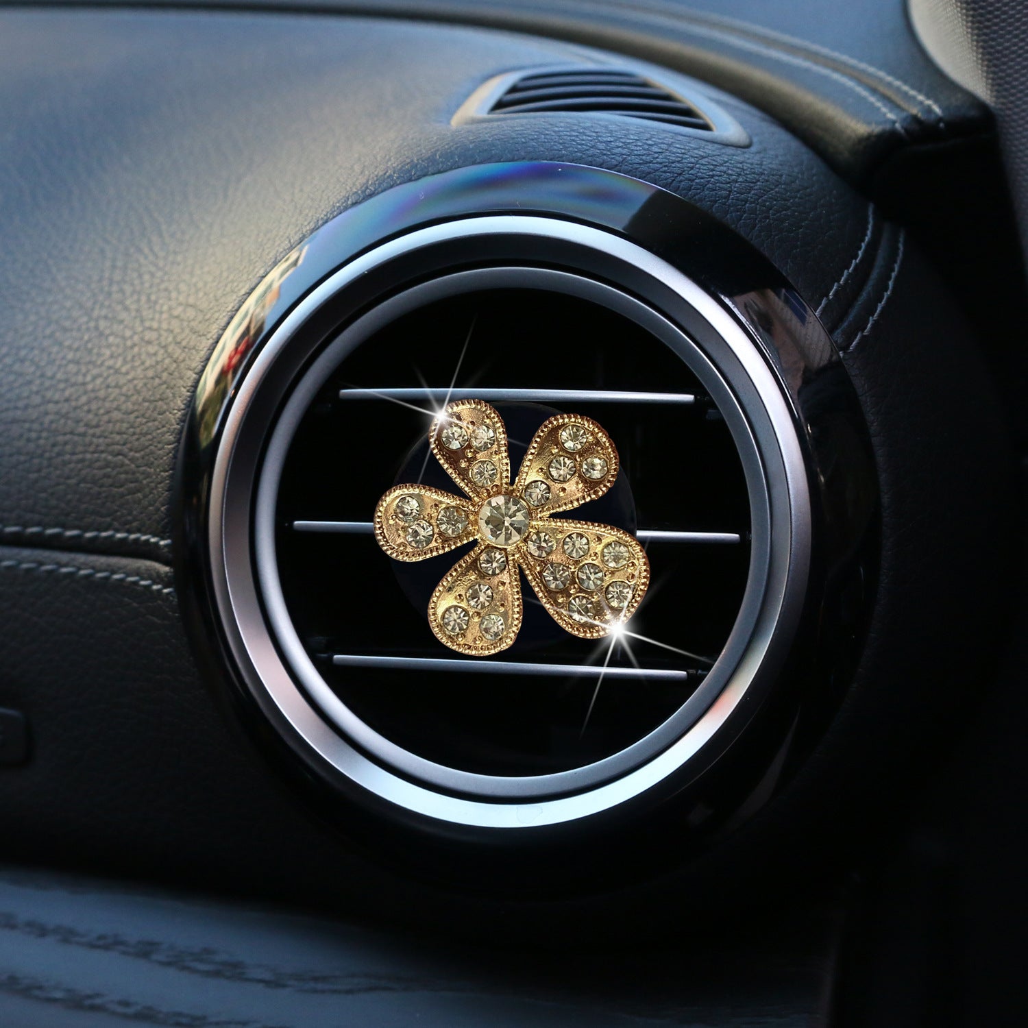 Wholesale rhinestone five-petal flower car decoration clip car air conditioning outlet exquisite diamond crystal supplies ornaments
