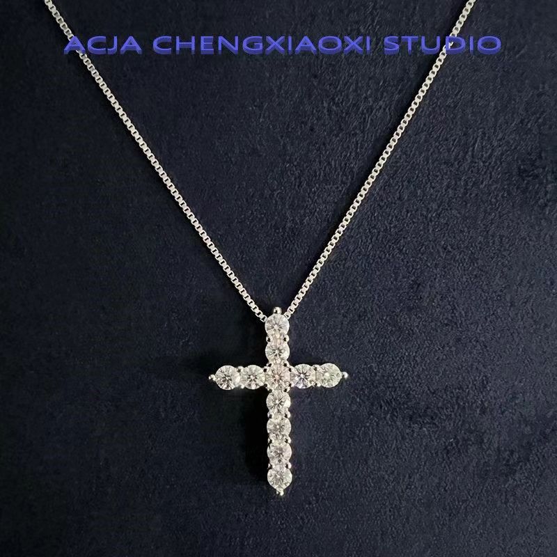 Wholesale Women's sterling silver pendant moissanite cross necklace