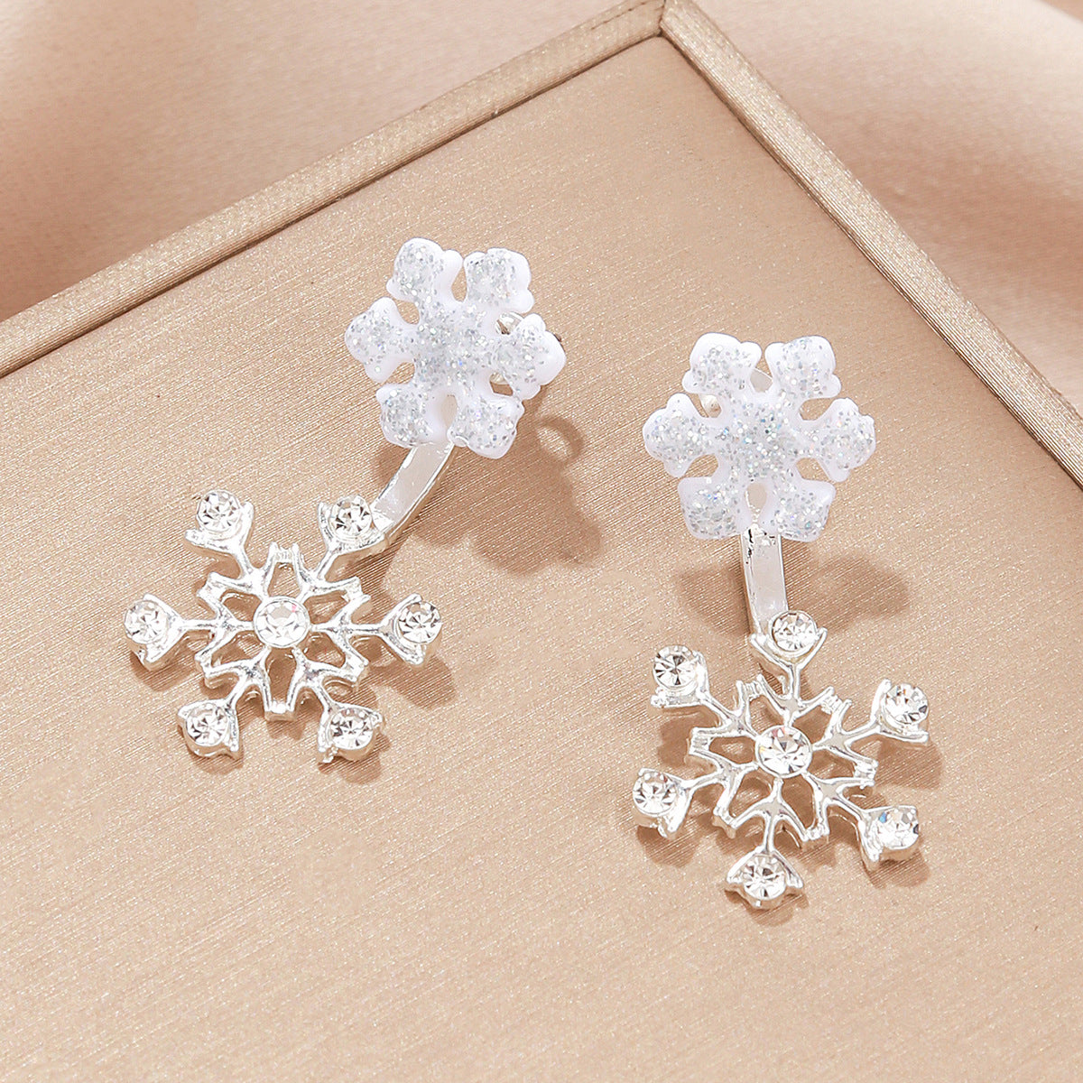 Wholesale Christmas red and green color scheme snowflake earrings