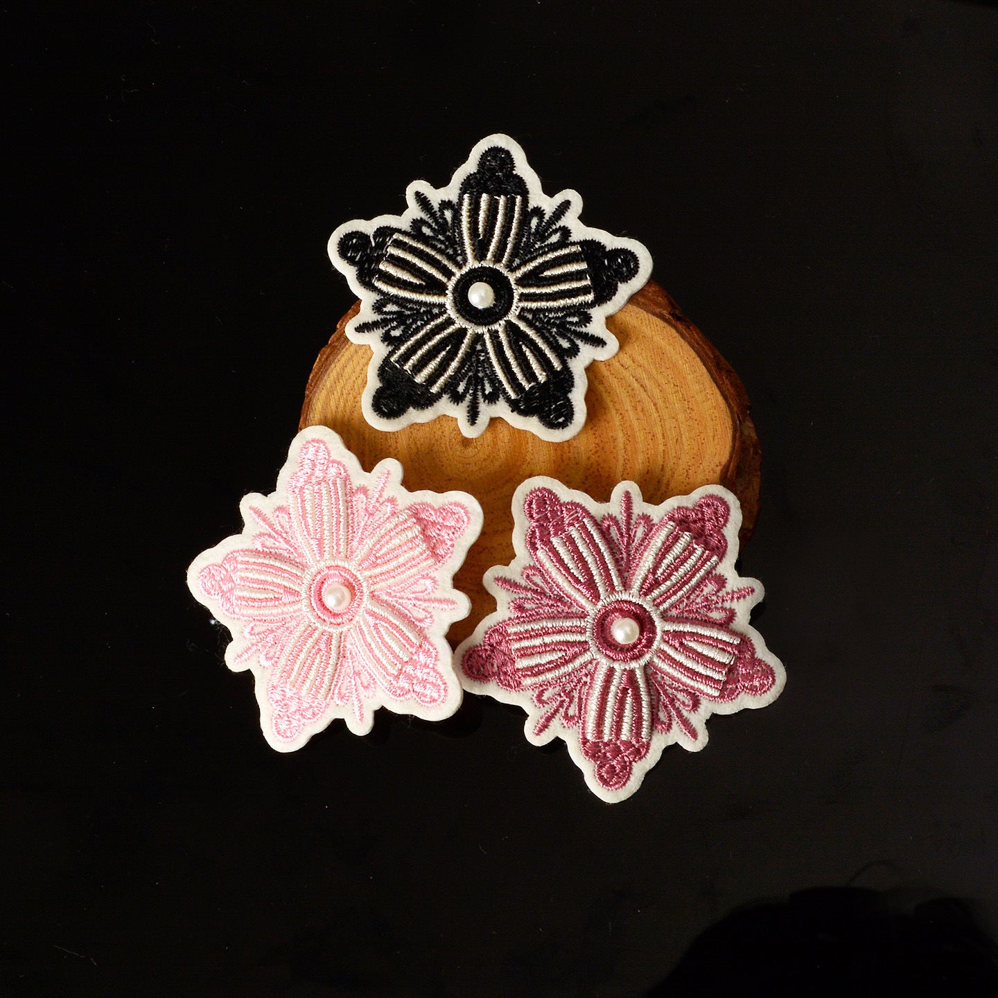 Wholesale Snowflake Moon Alphabet Cartoon Embroidered Patches JK British School Style Sew On Badge For Clothing Repair DIY Craft Supply