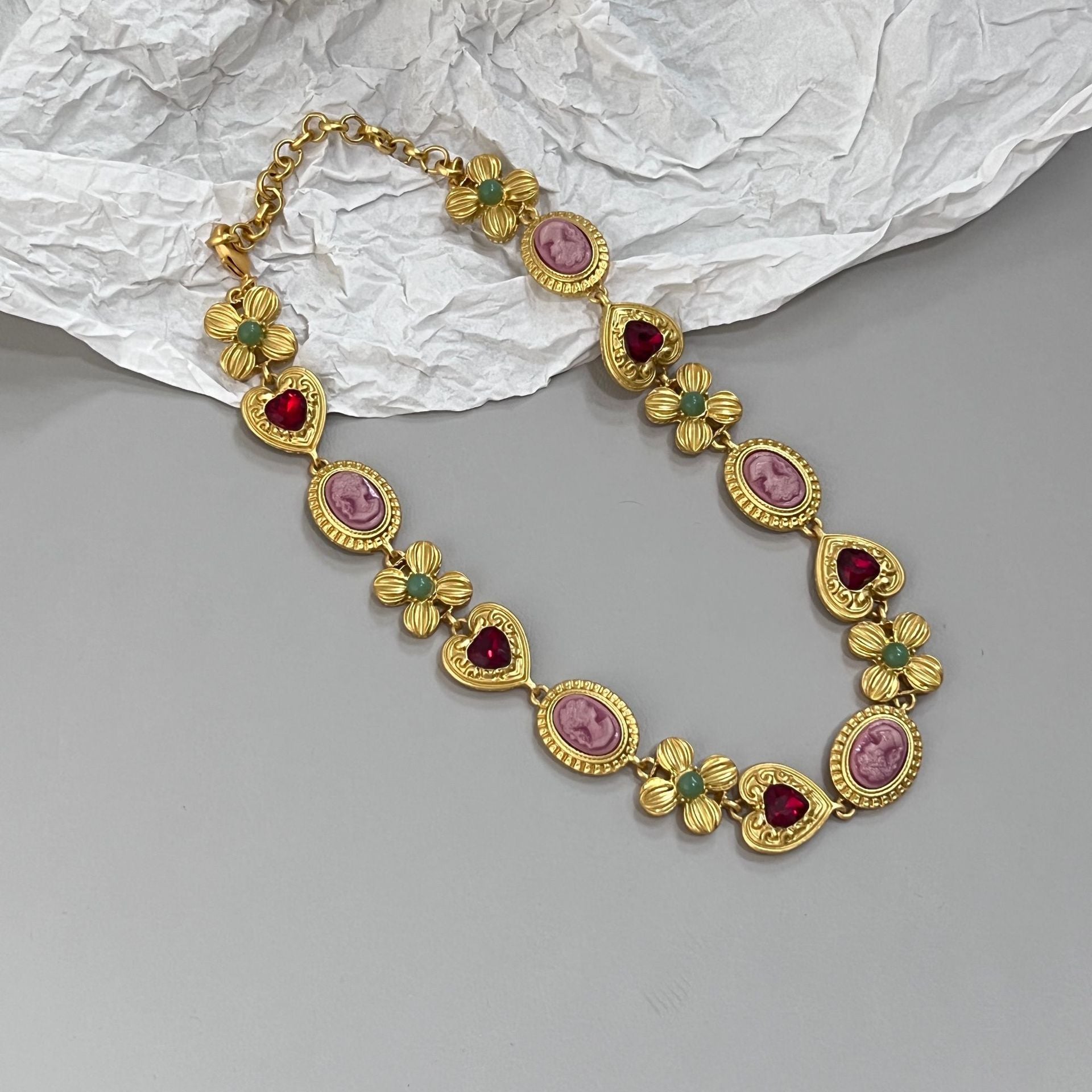 Wholesale Flower Portrait Diamond Heart Alloy Necklaces