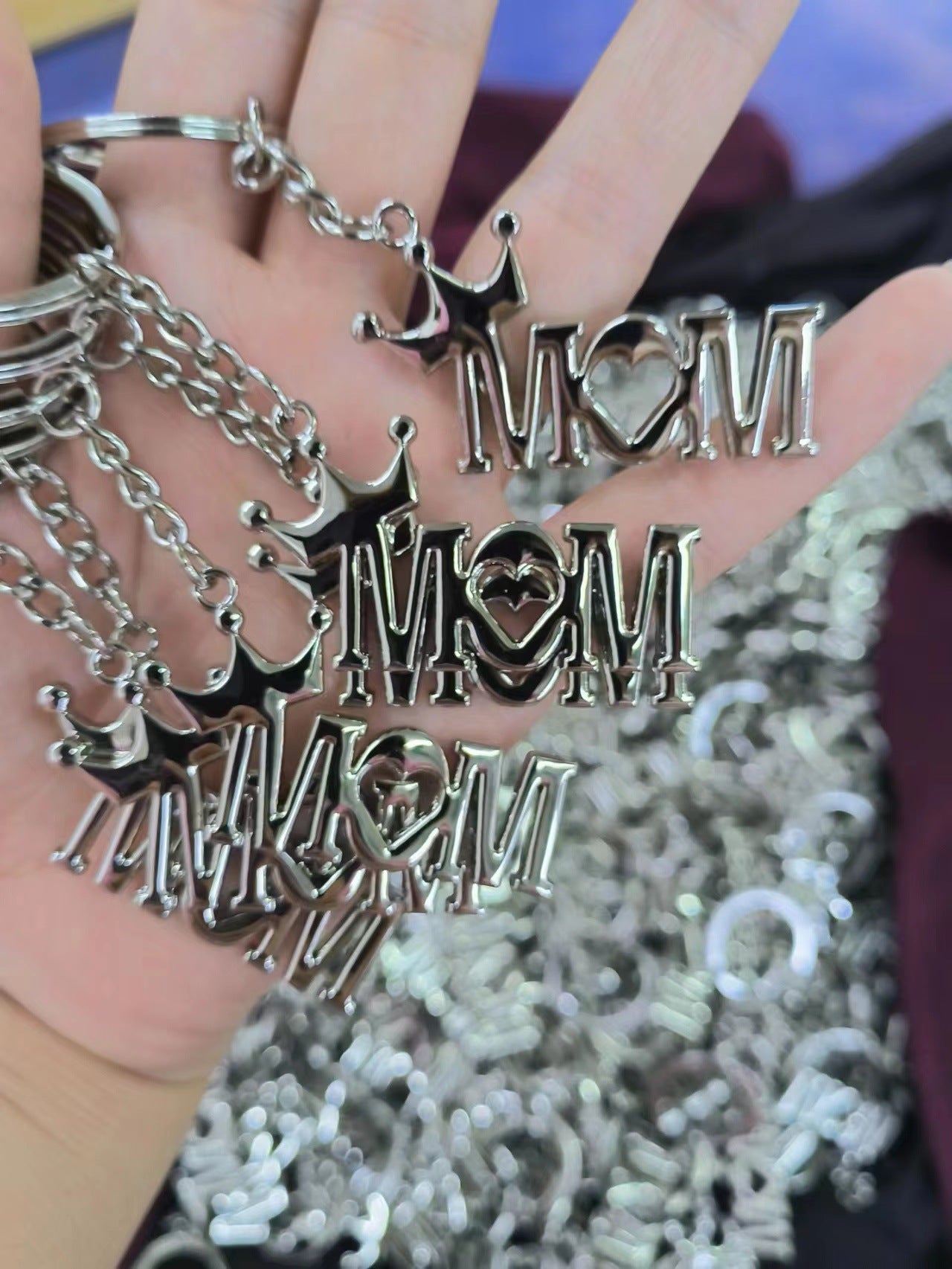 Wholesale Metal Father's Day and Mother's Day MOM English Letter Keychains