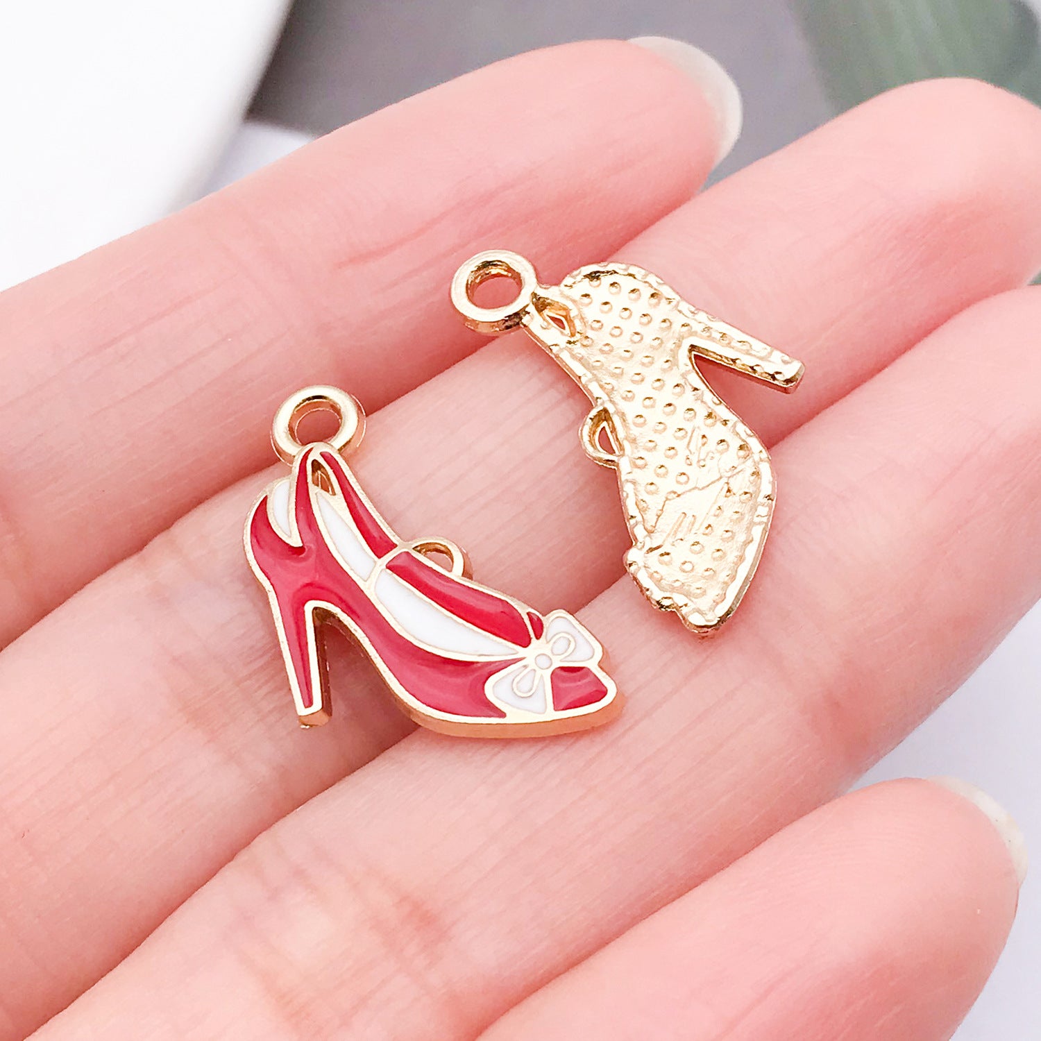 Wholesale Chic Lipstick High Heel Zinc Alloy Pendants Electroplated Oil Drip Charms For DIY Jewelry Fashion Accessory Gift Resale