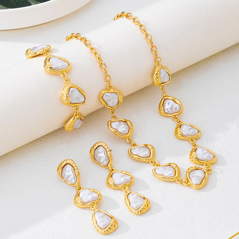 Wholesale Retro Geometric Pearl Women S Jewelry Set Alloy Electroplated Necklace Bracelet Earrings Fashion Accessory Gift