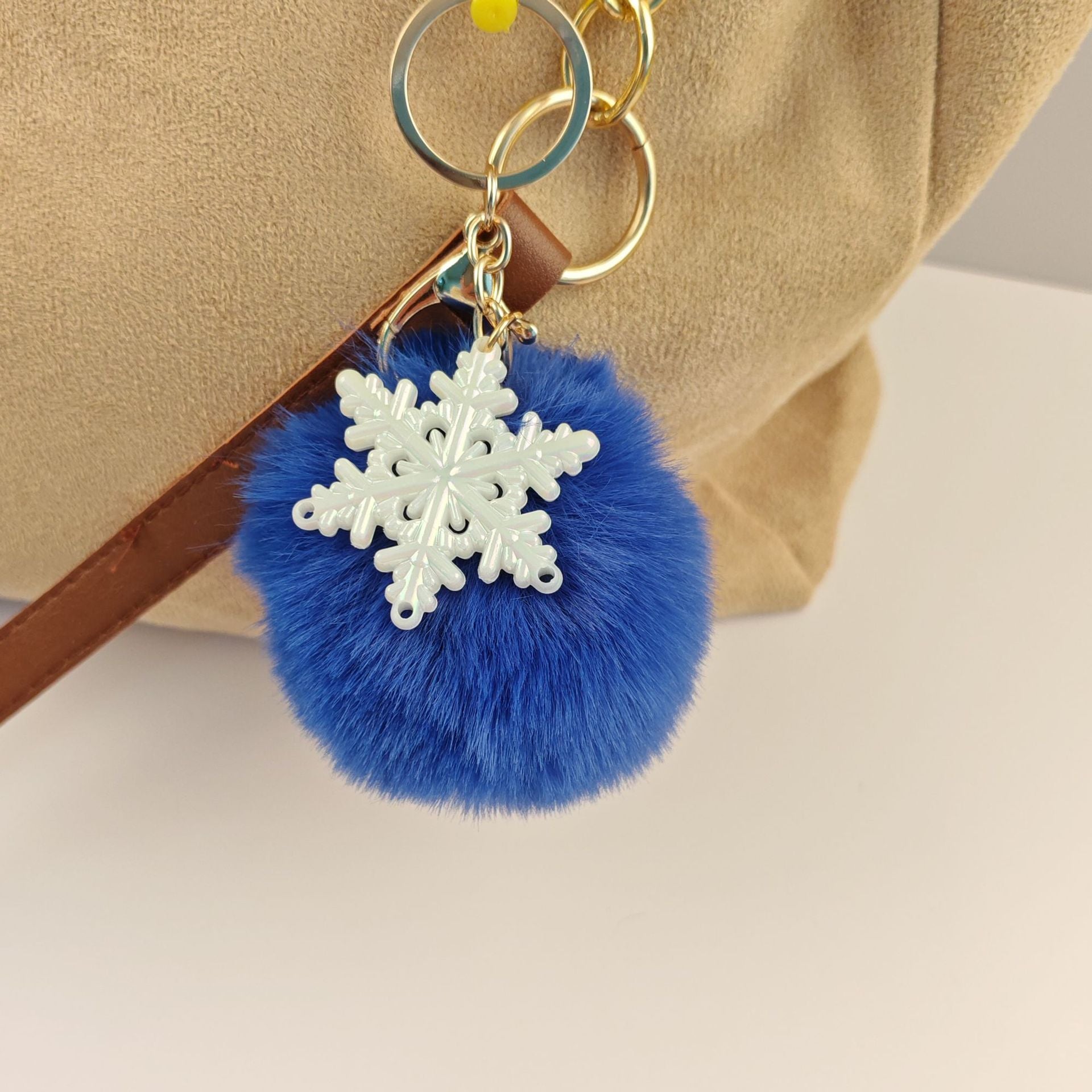 Wholesale Snowflake fur ball keychain