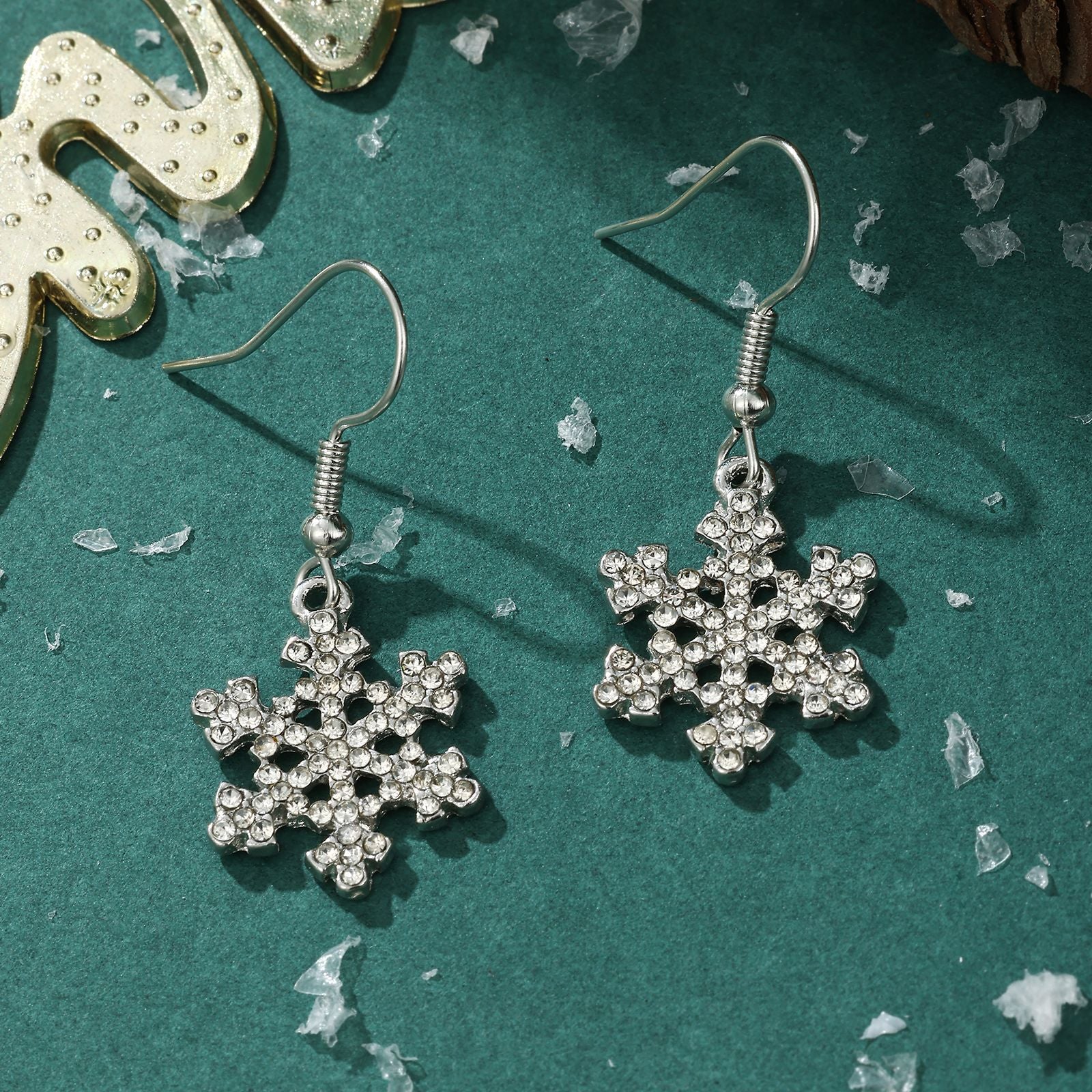 Wholesale Chic Christmas Snowflake Earrings For Women Zinc Alloy Rhinestone Fashion Jewelry Party Gift