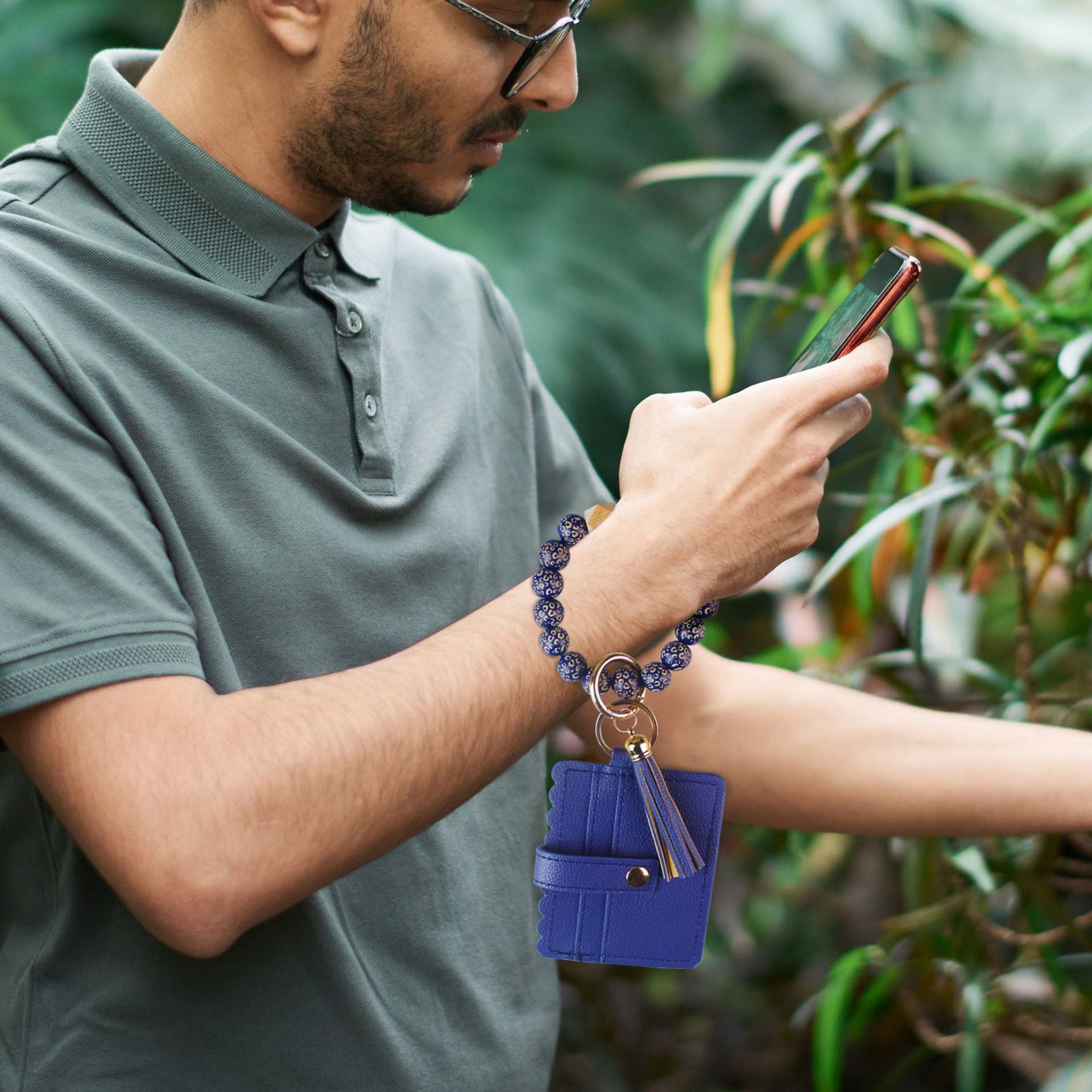 Wholesale Leopard Pattern Wood Bead Card Bag Tassel Wrist Keychain