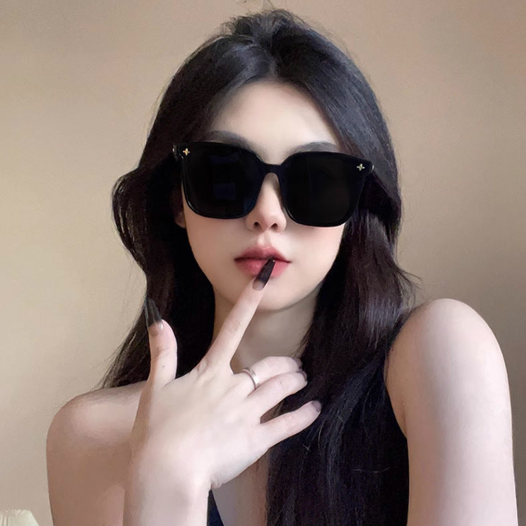 Wholesale High-grade sunglasses women's face small new chain leg star sunglasses big face slimming black