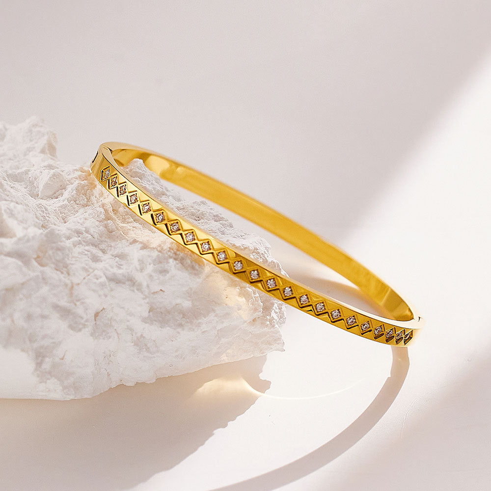 Wholesale Retro Fashion Zircon Gold Titanium Steel Bracelet