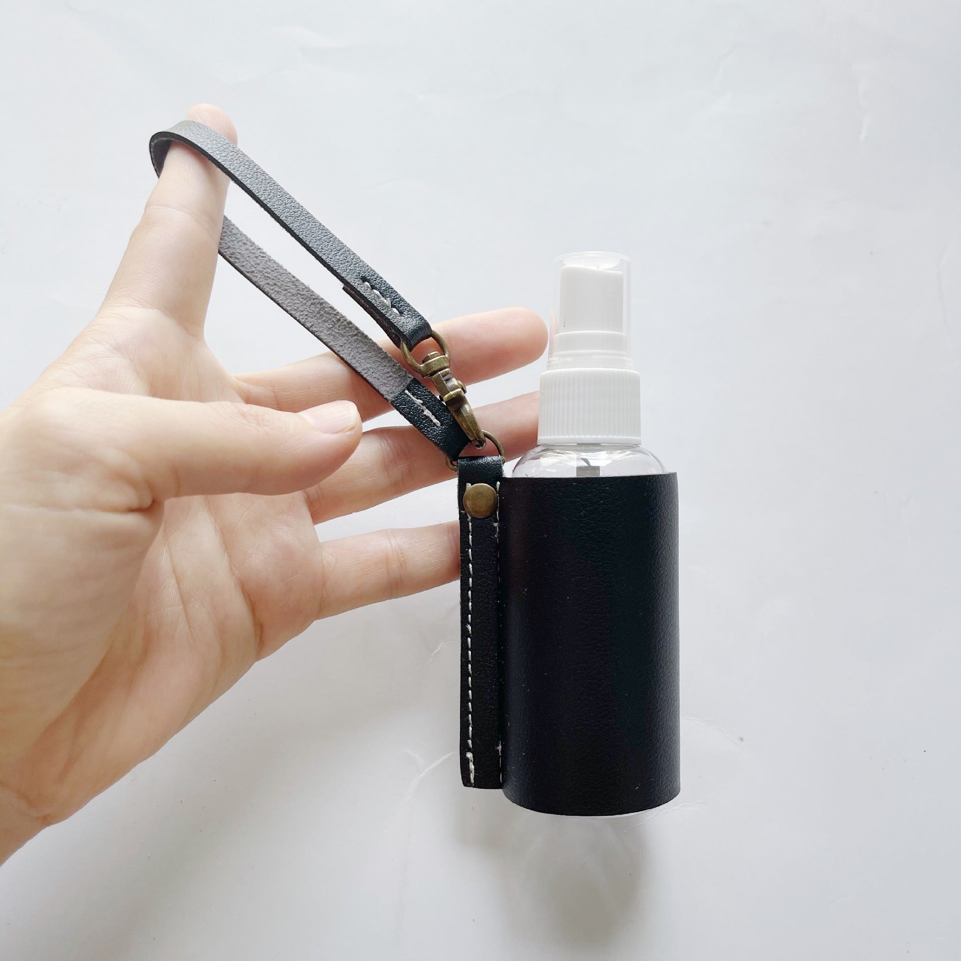 Wholesale PU Bottle Case Keychain