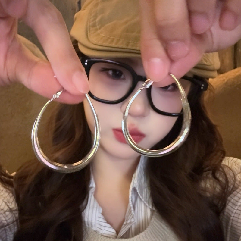 Wholesale Geometric oval high-end cool style earrings